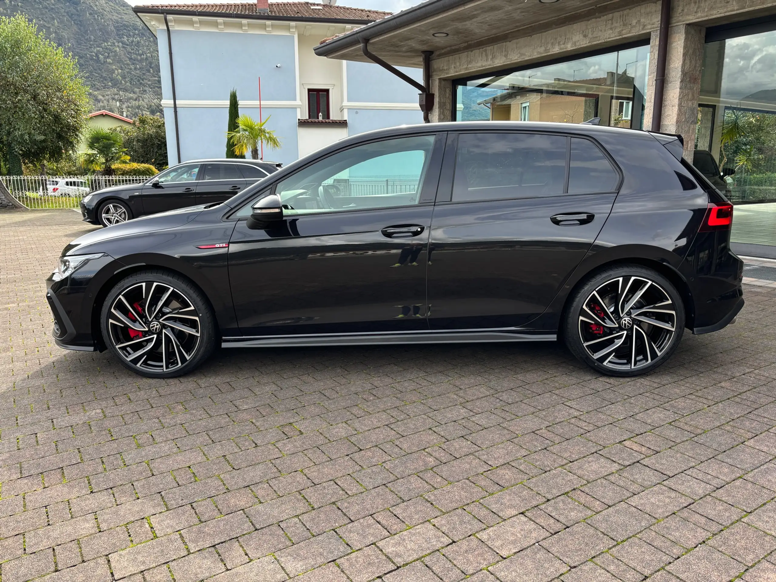 Volkswagen - Golf GTI