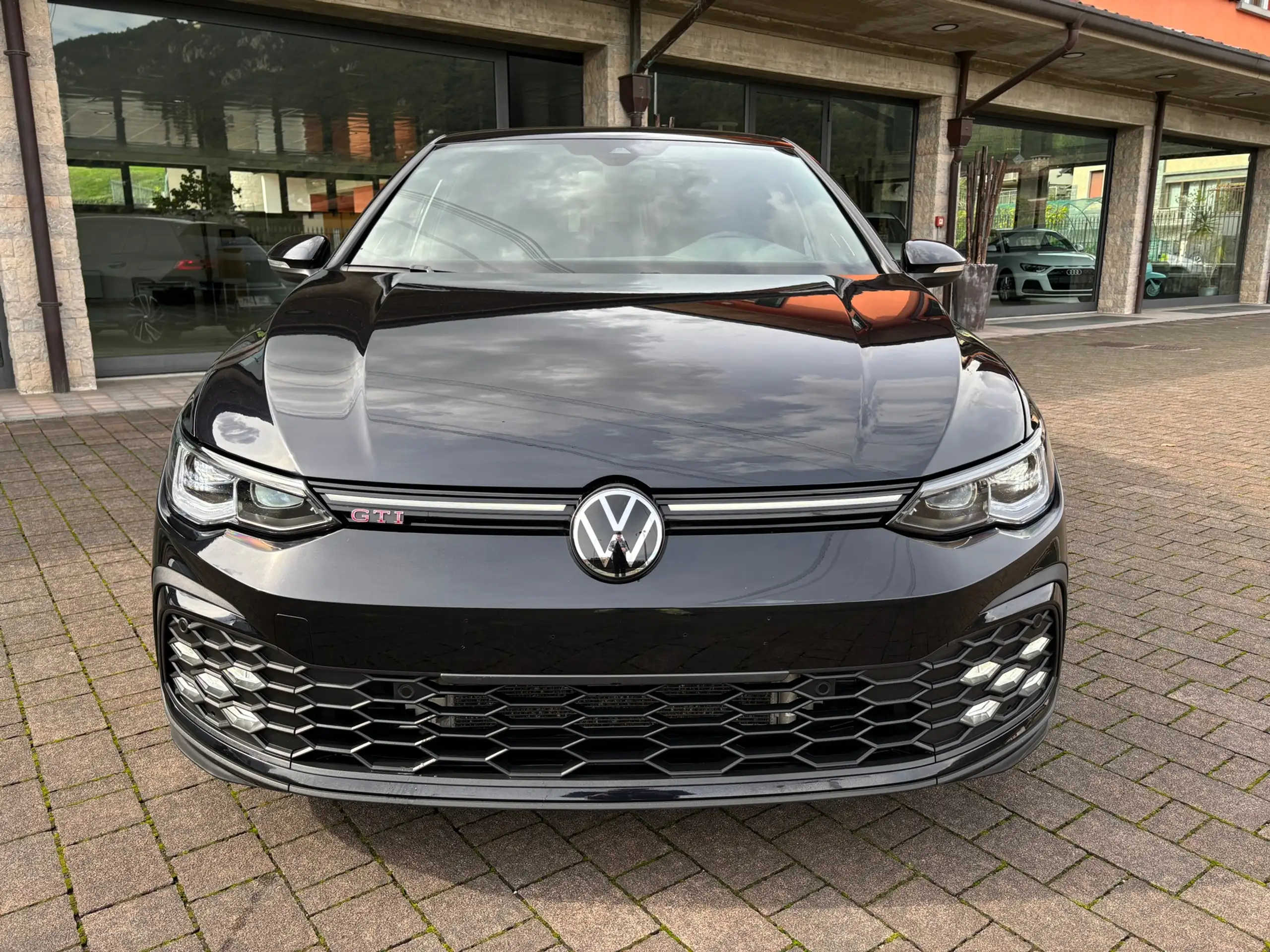 Volkswagen - Golf GTI