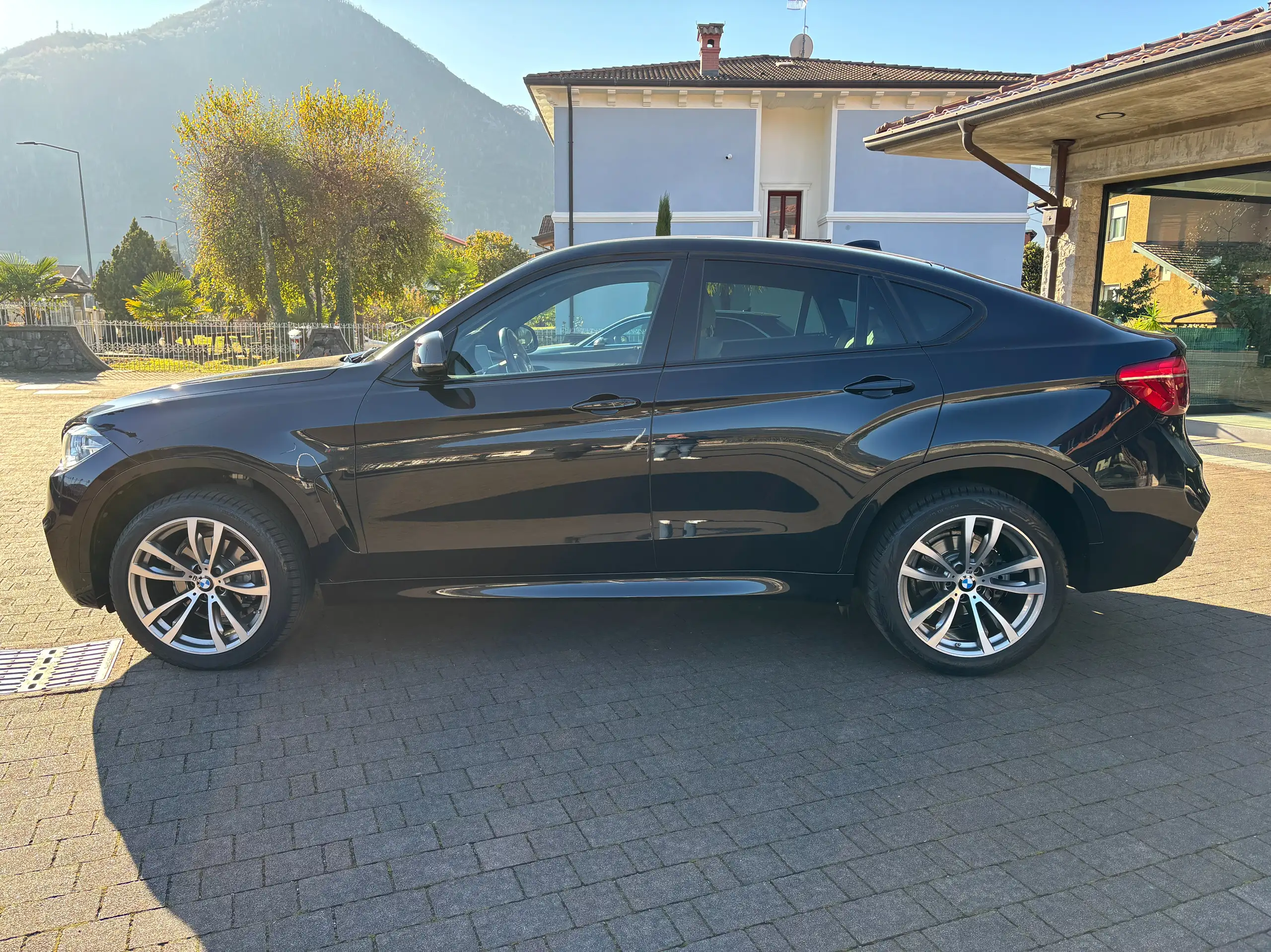 BMW - X6