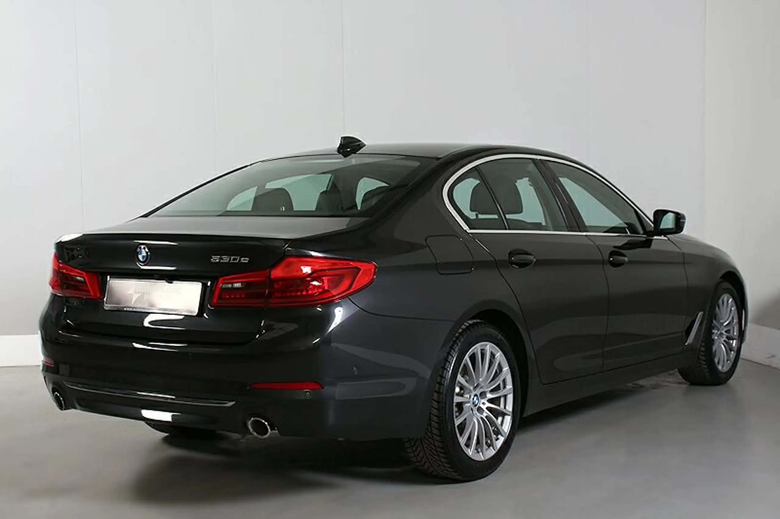 BMW - 530