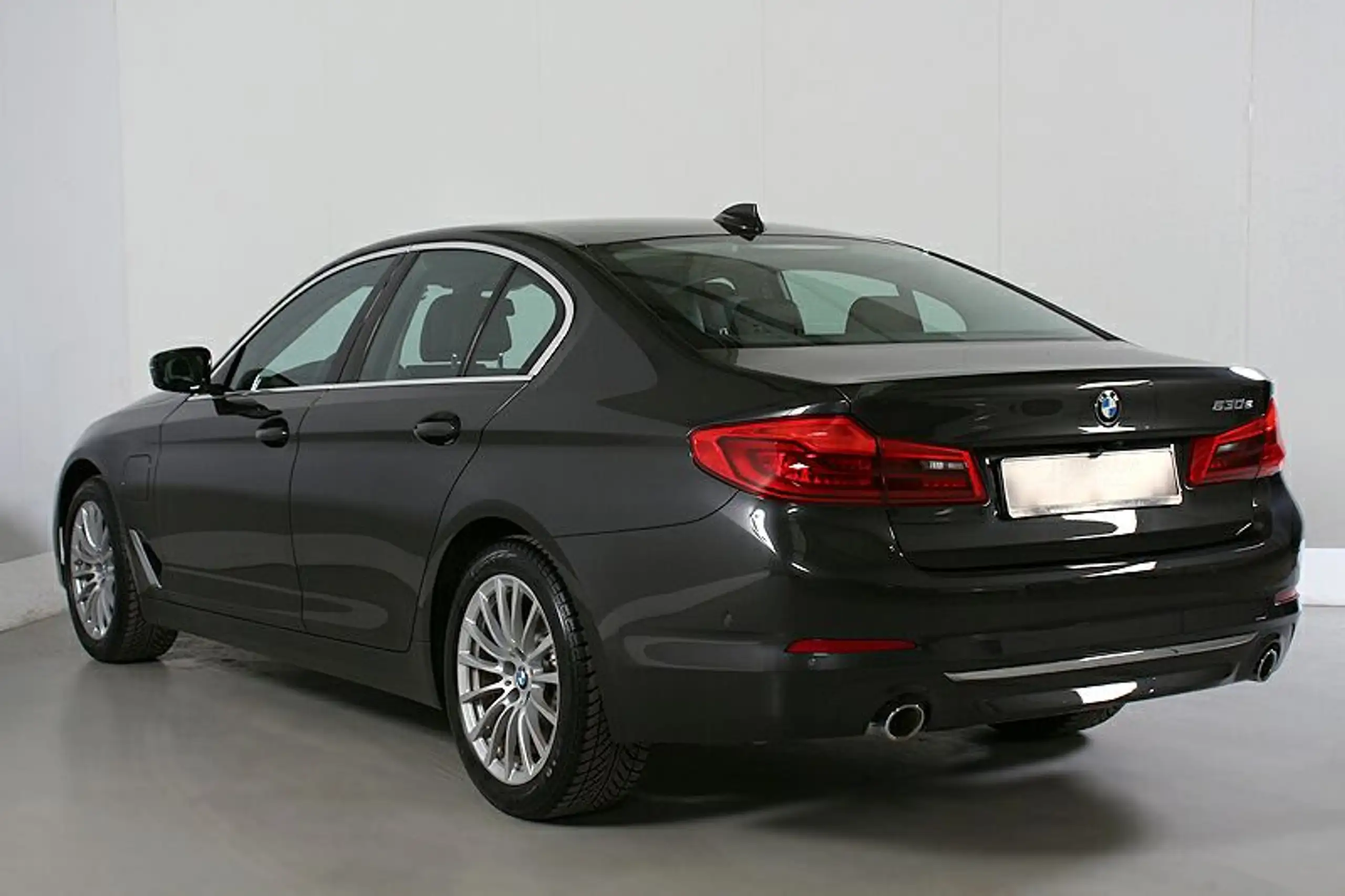 BMW - 530