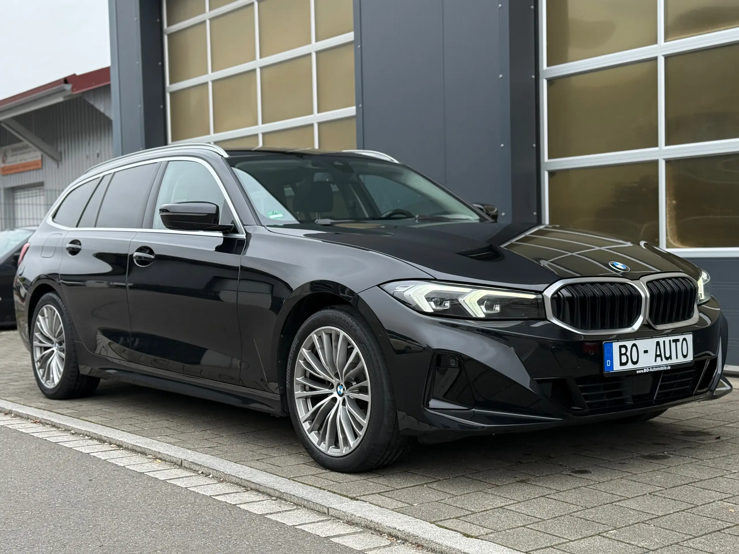 BMW - 320