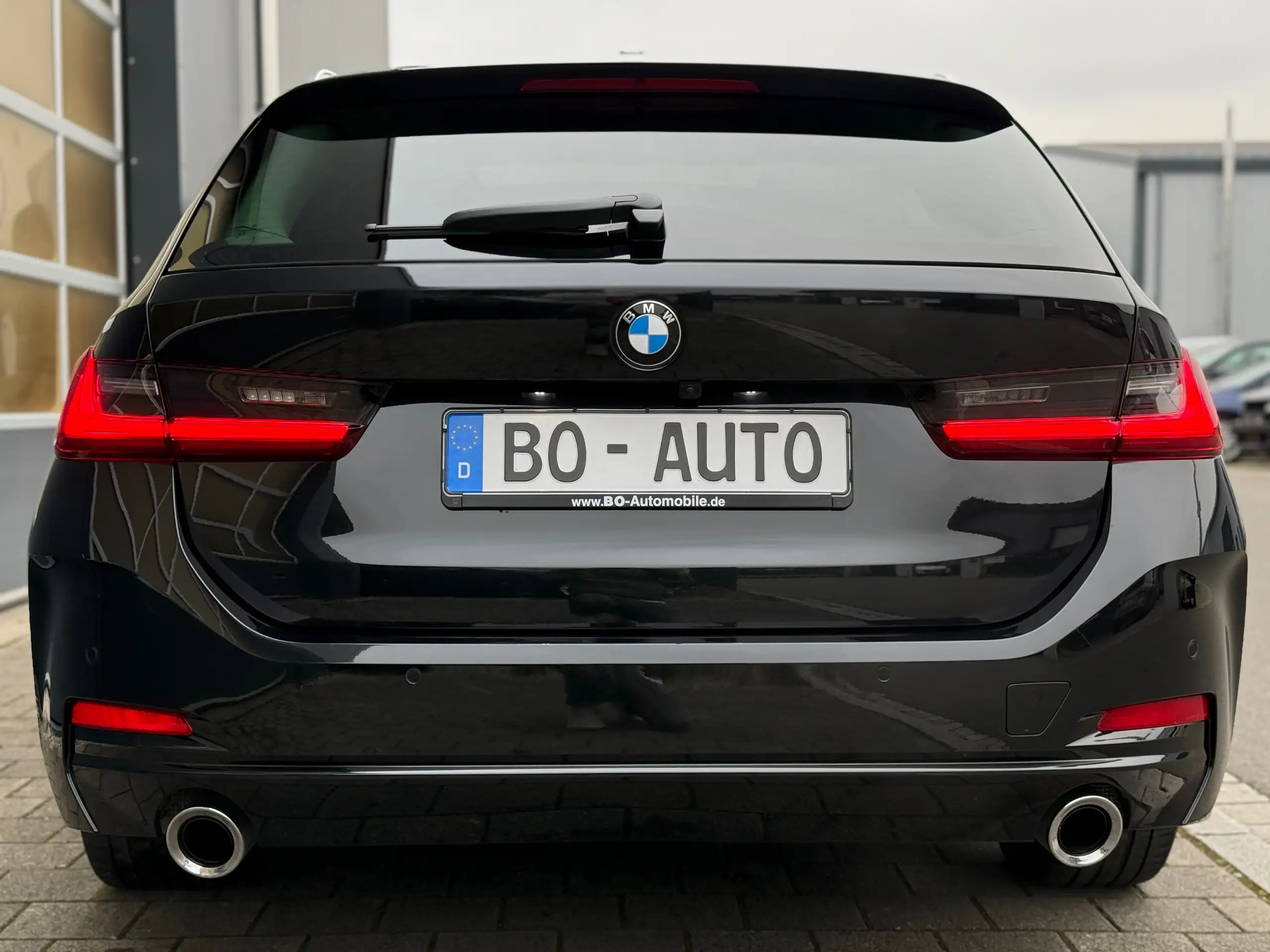 BMW - 320