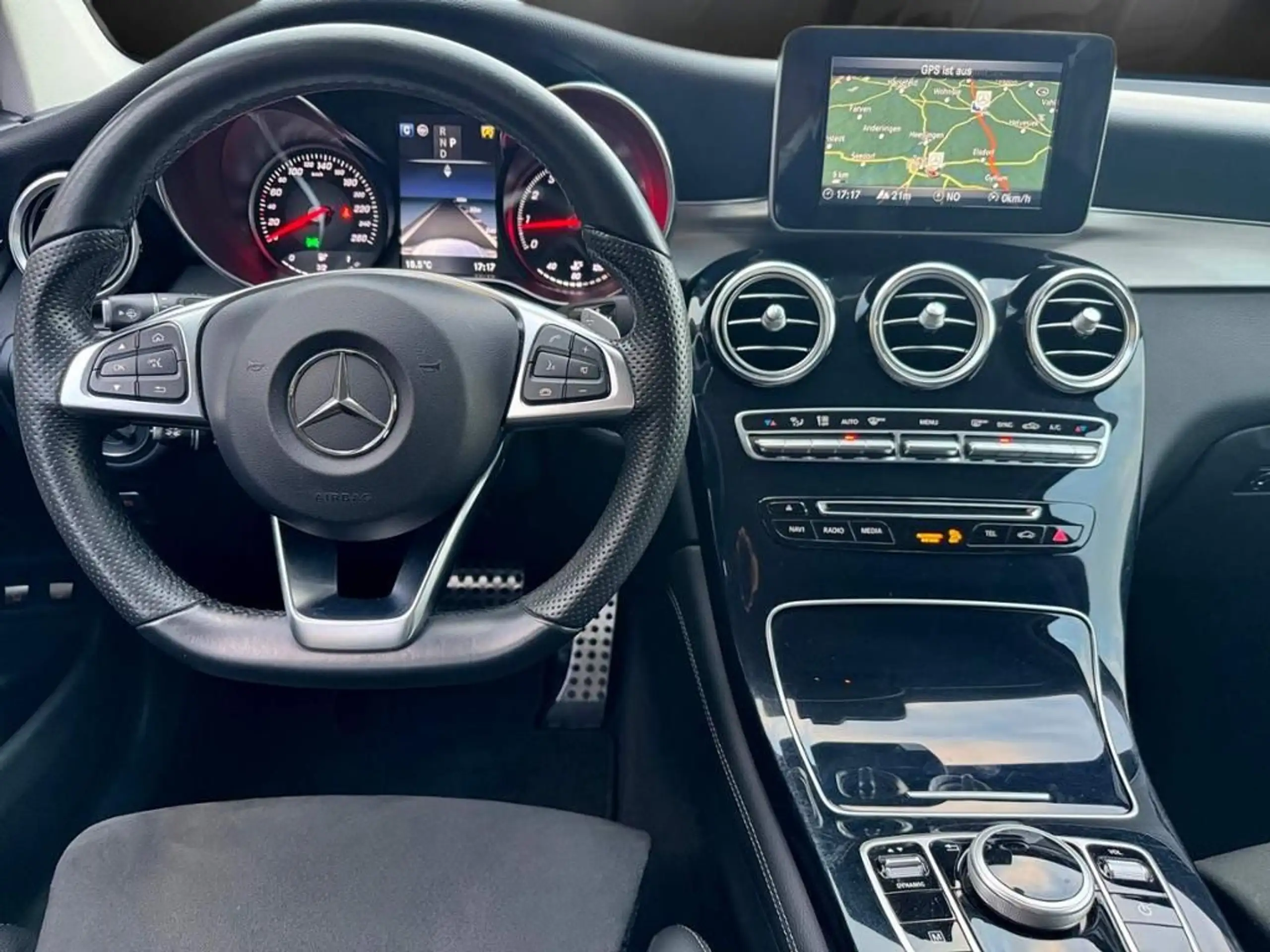 Mercedes-Benz - GLC 250