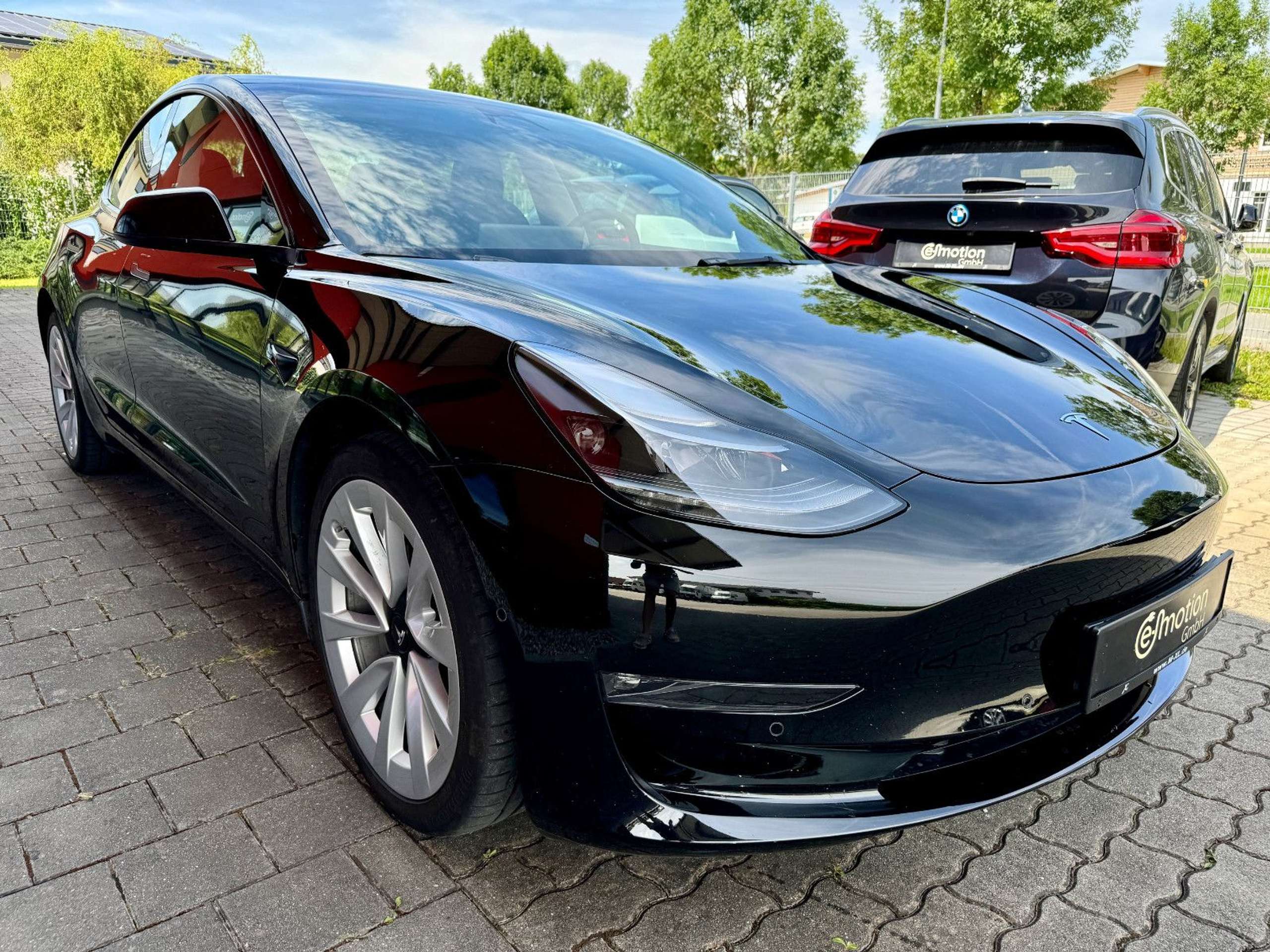 Tesla - Model 3