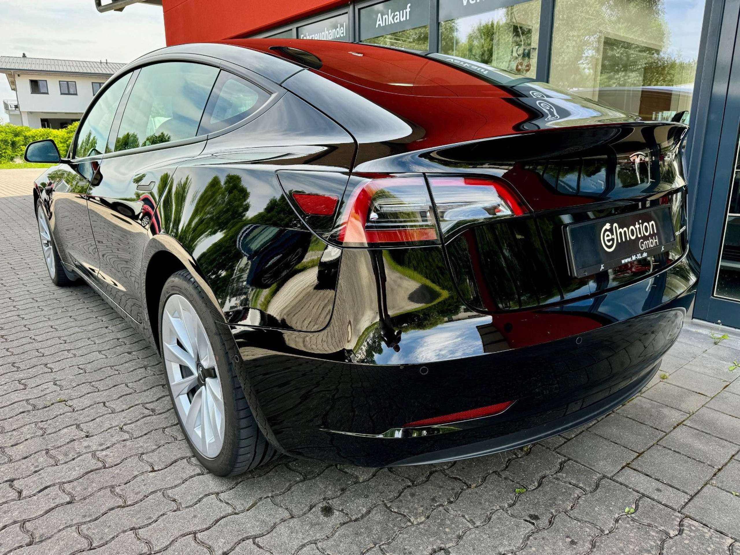 Tesla - Model 3