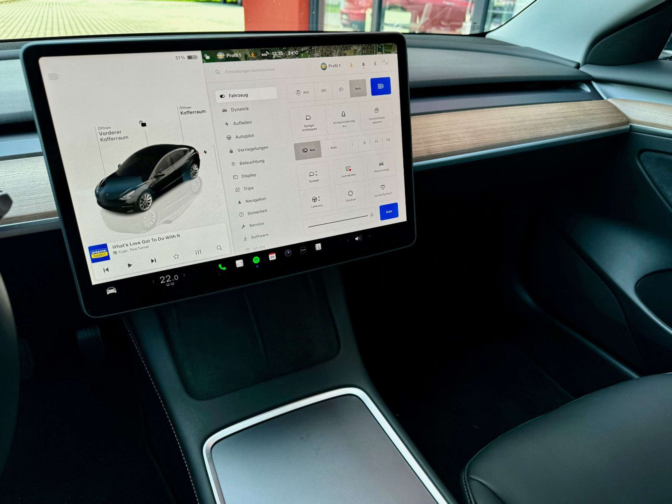 Tesla - Model 3