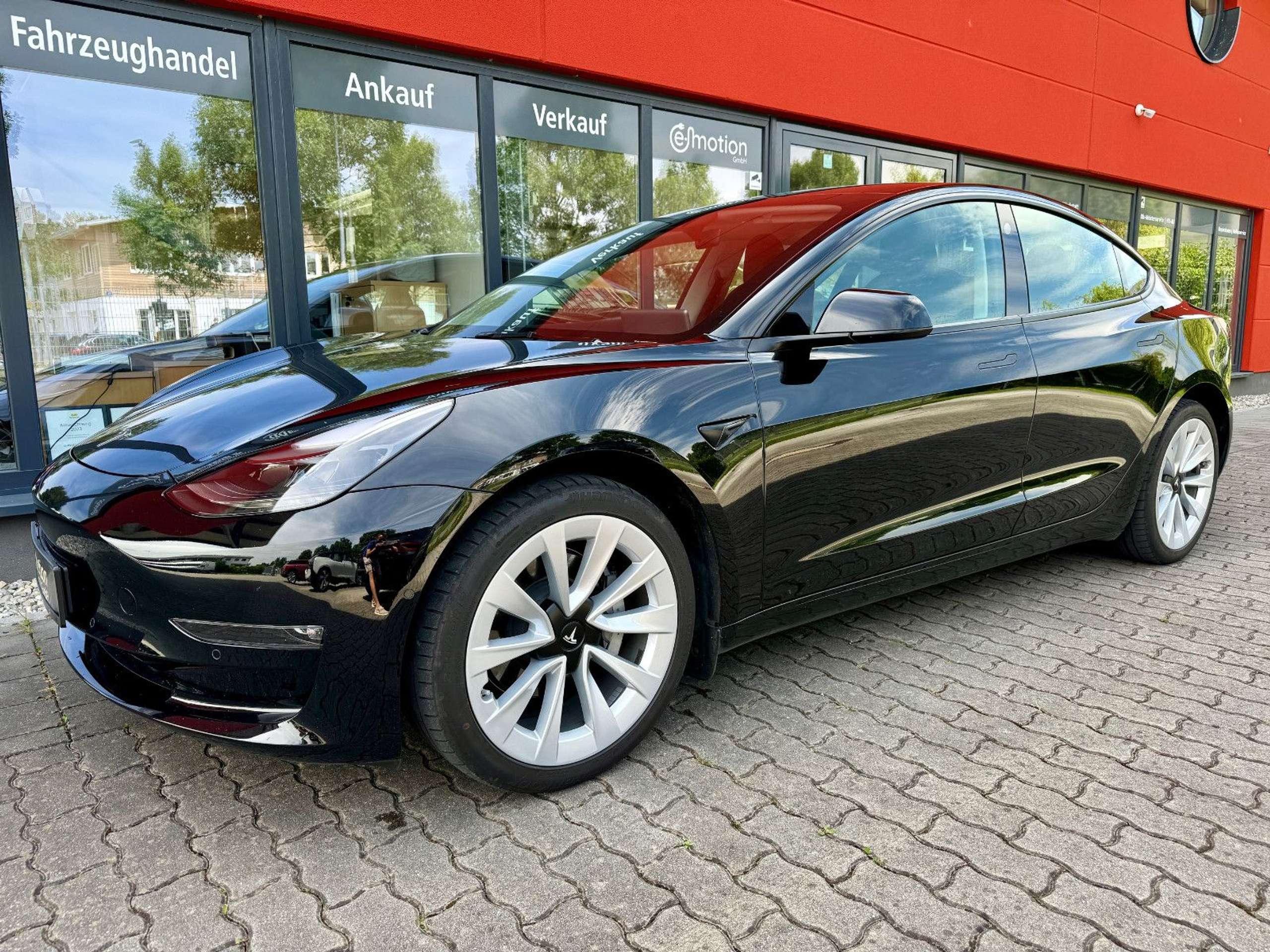 Tesla - Model 3