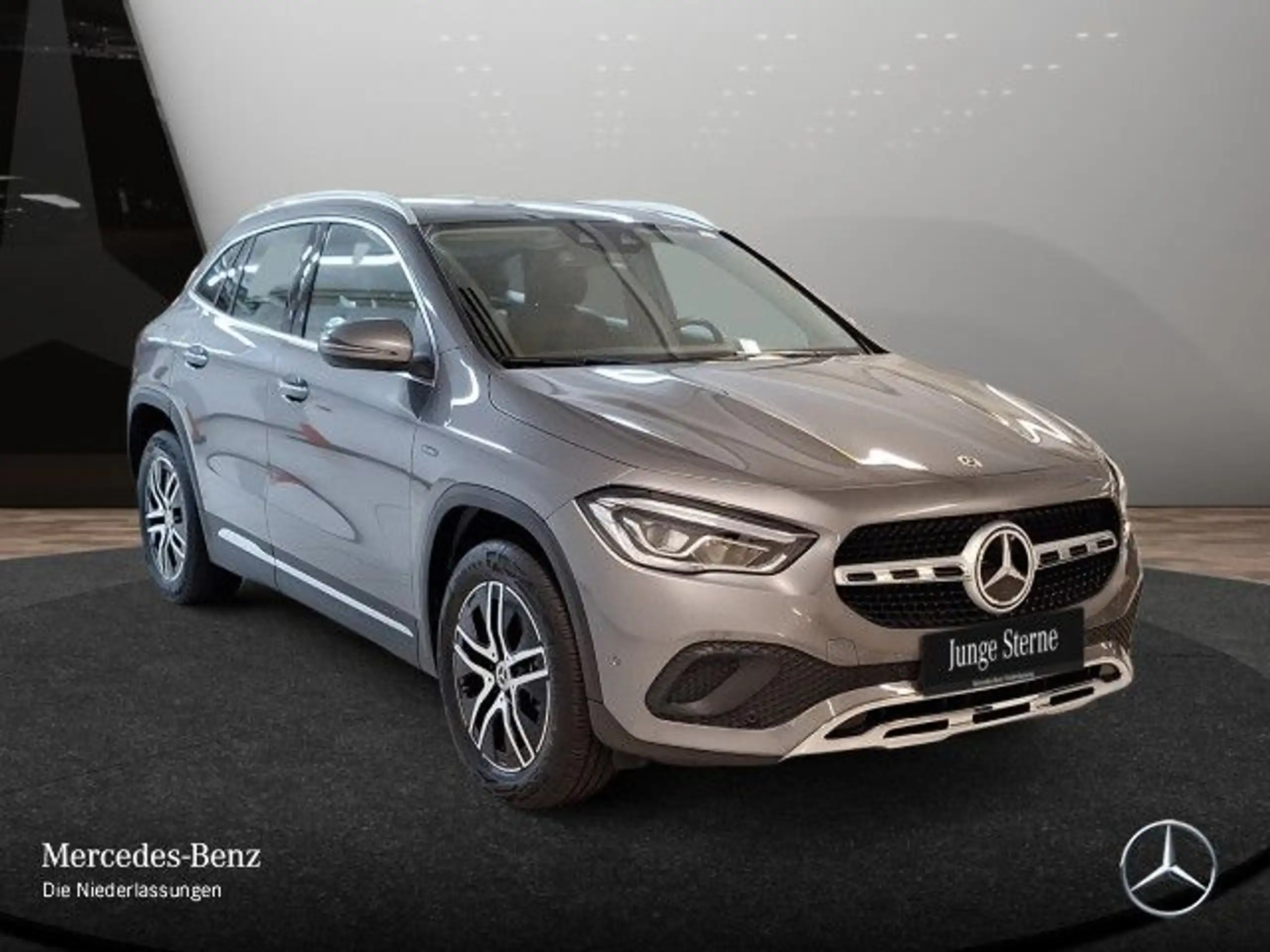 Mercedes-Benz - GLA 250