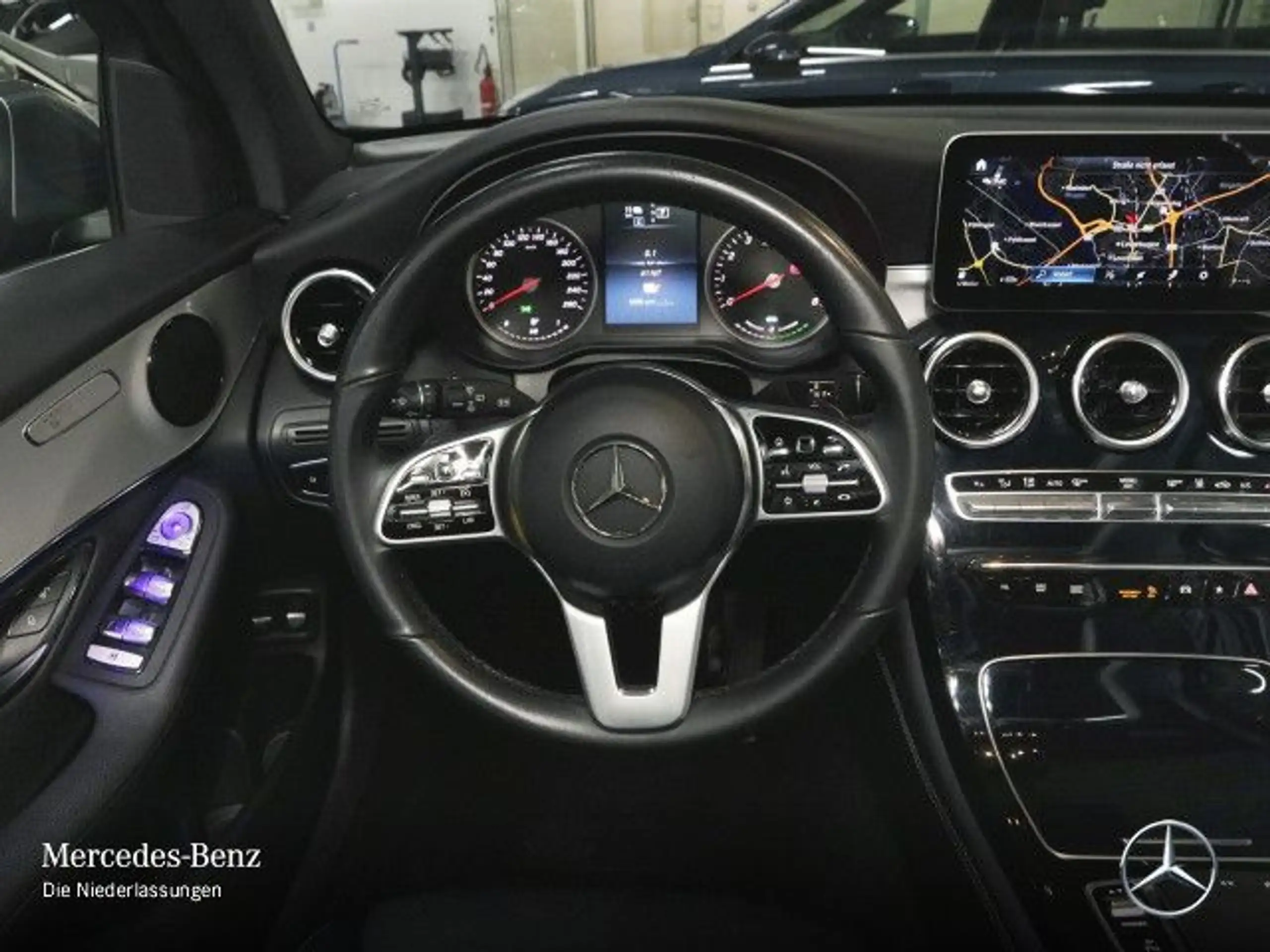 Mercedes-Benz - GLC 300