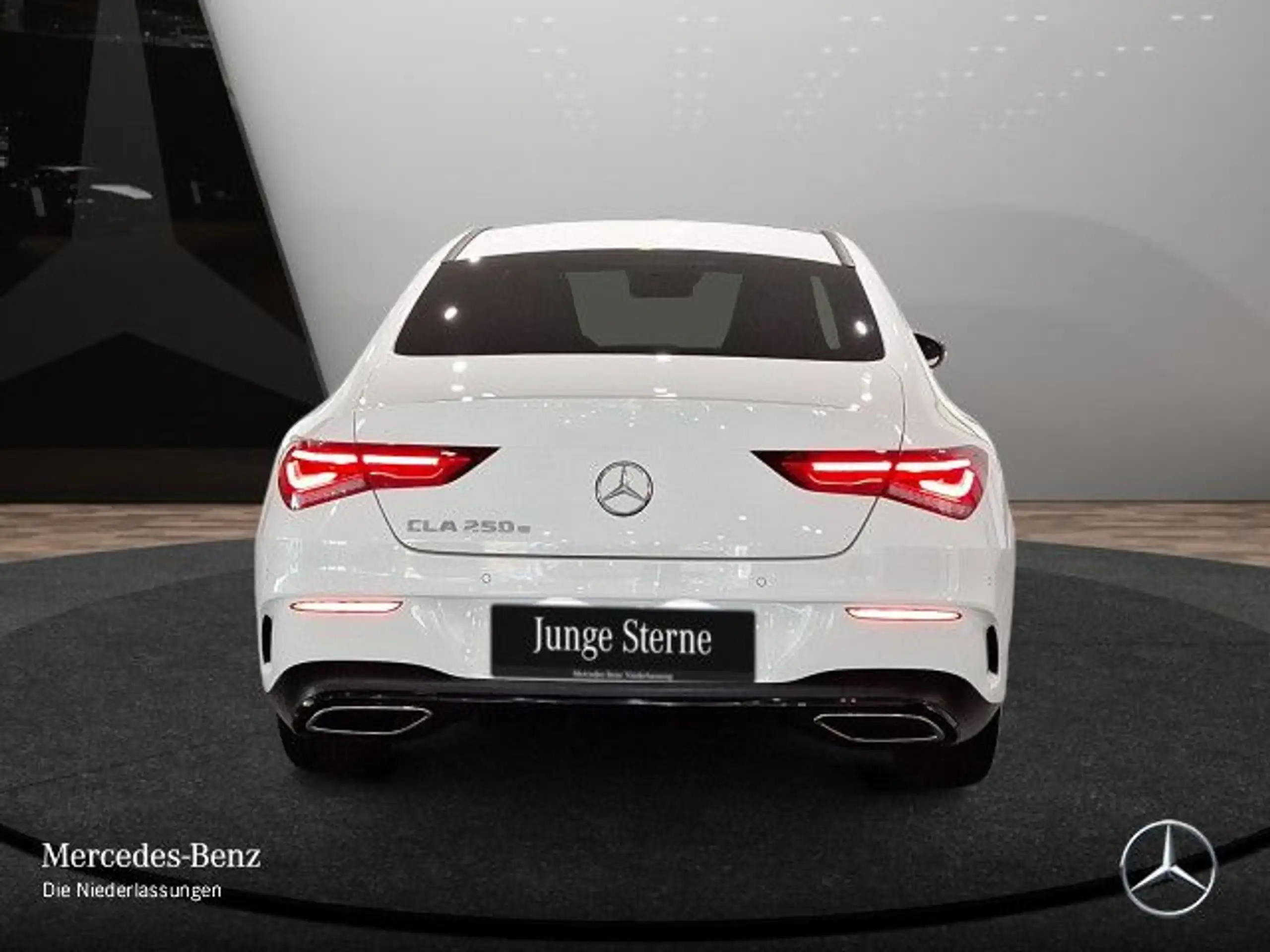 Mercedes-Benz - CLA 250