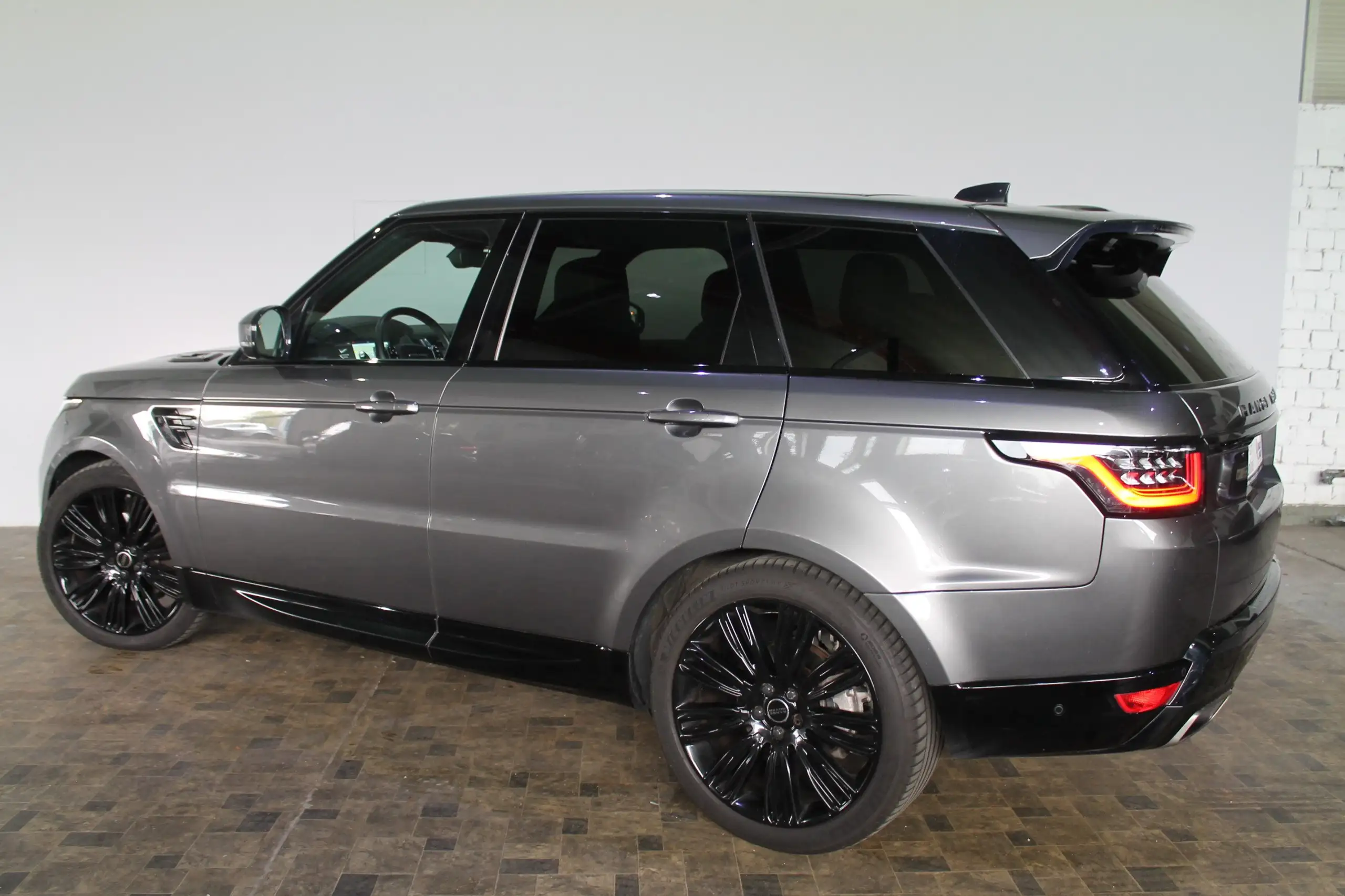 Land Rover - Range Rover Sport