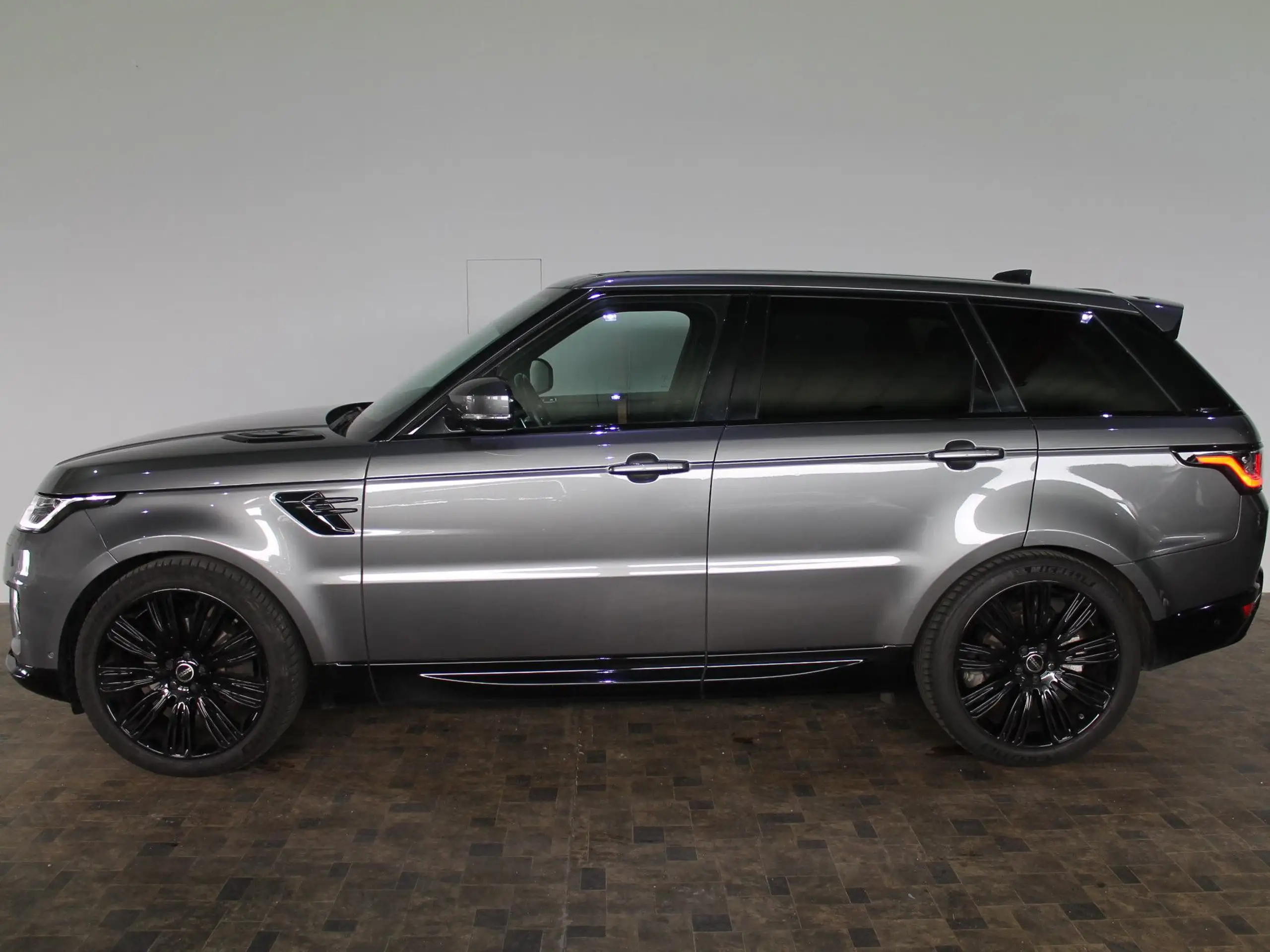 Land Rover - Range Rover Sport