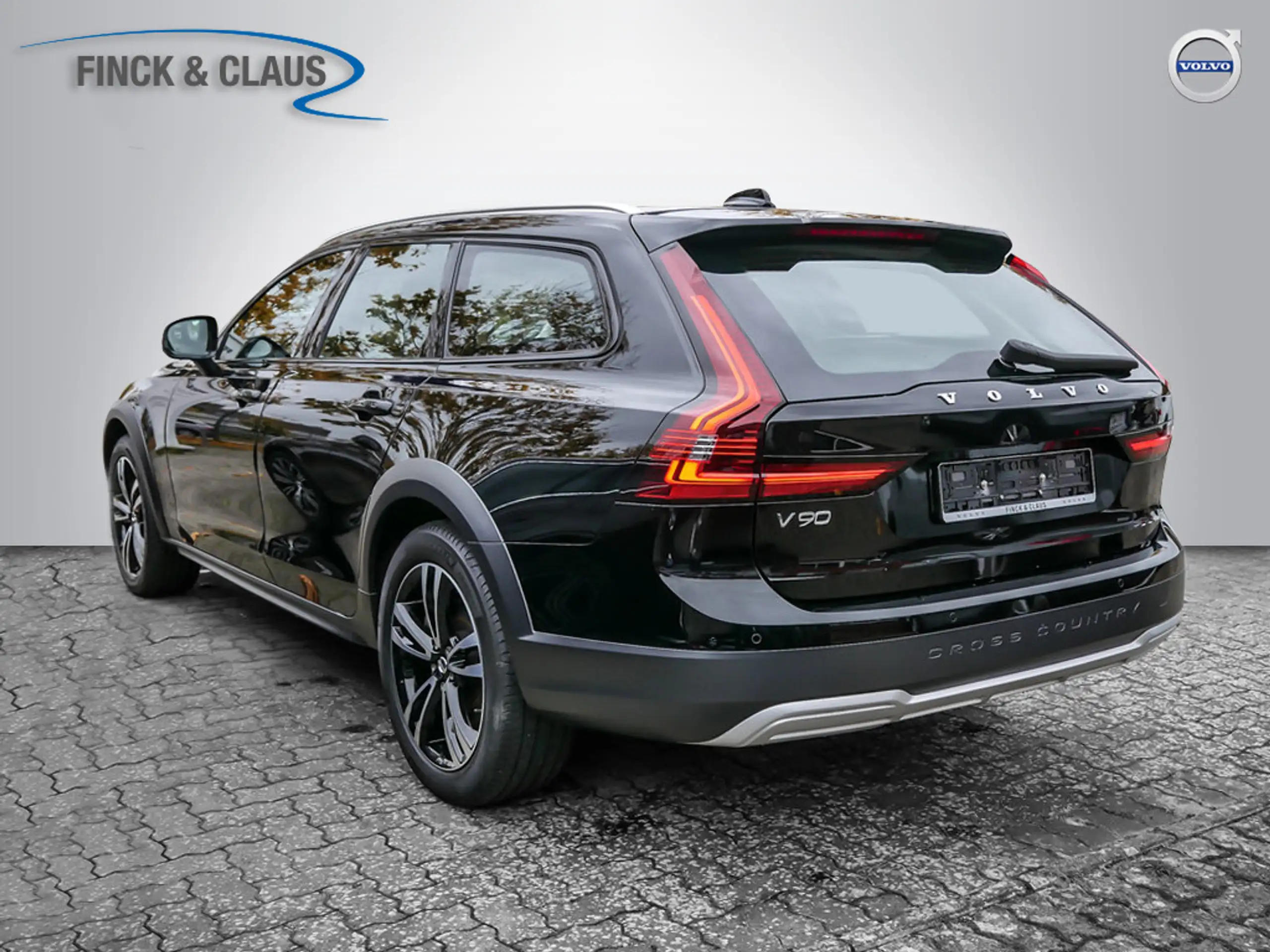 Volvo - V90 Cross Country