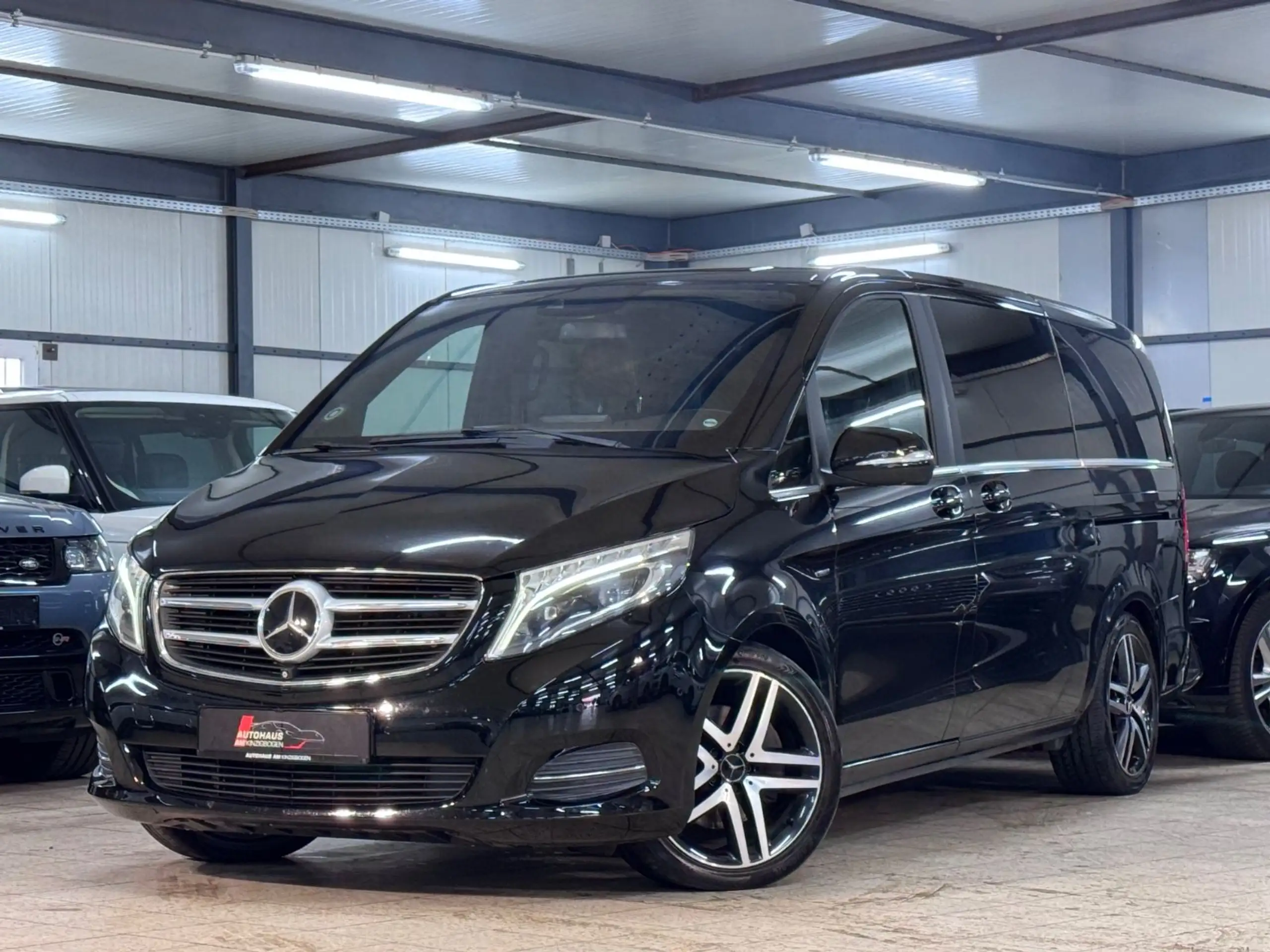 Mercedes-Benz - V 250