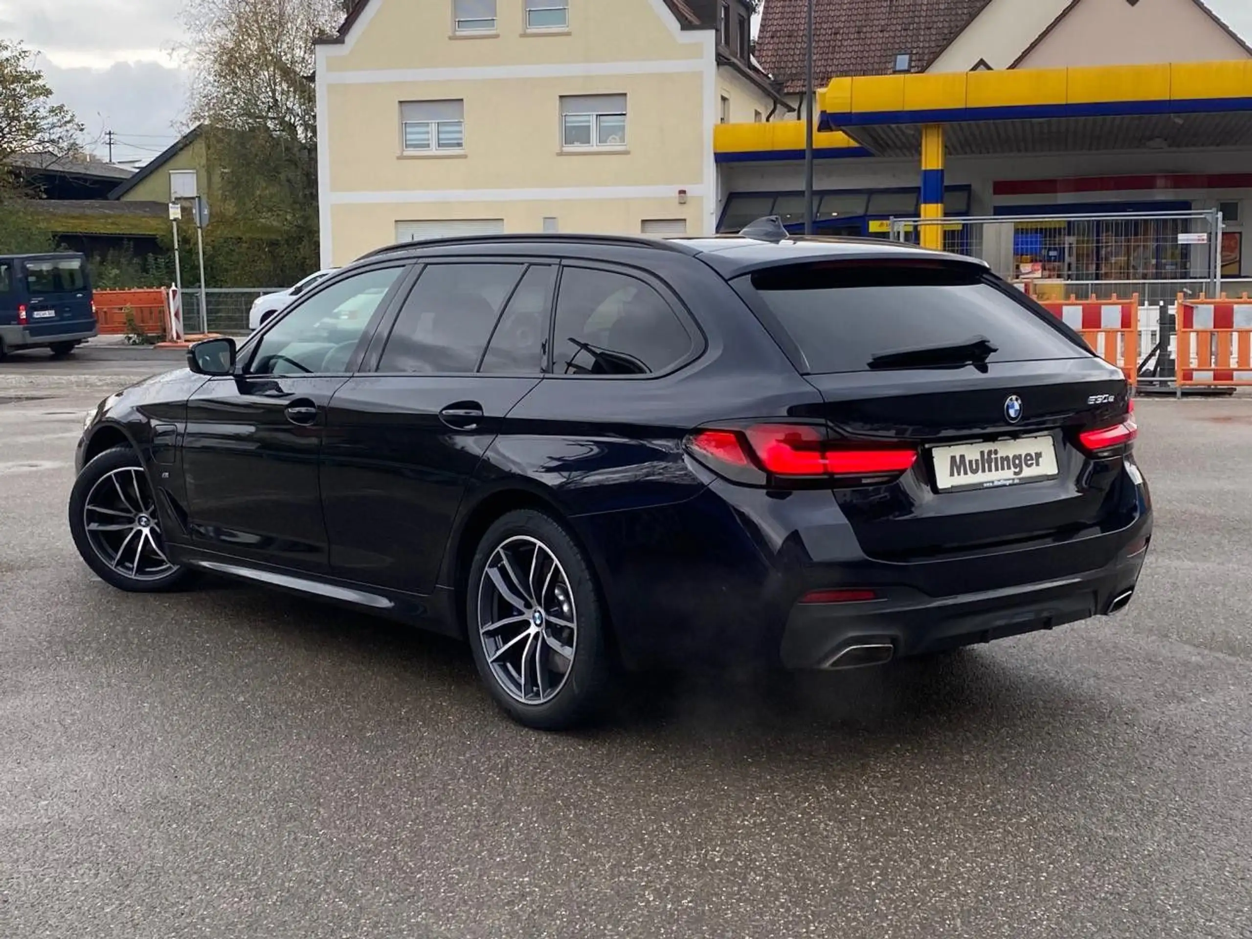 BMW - 530