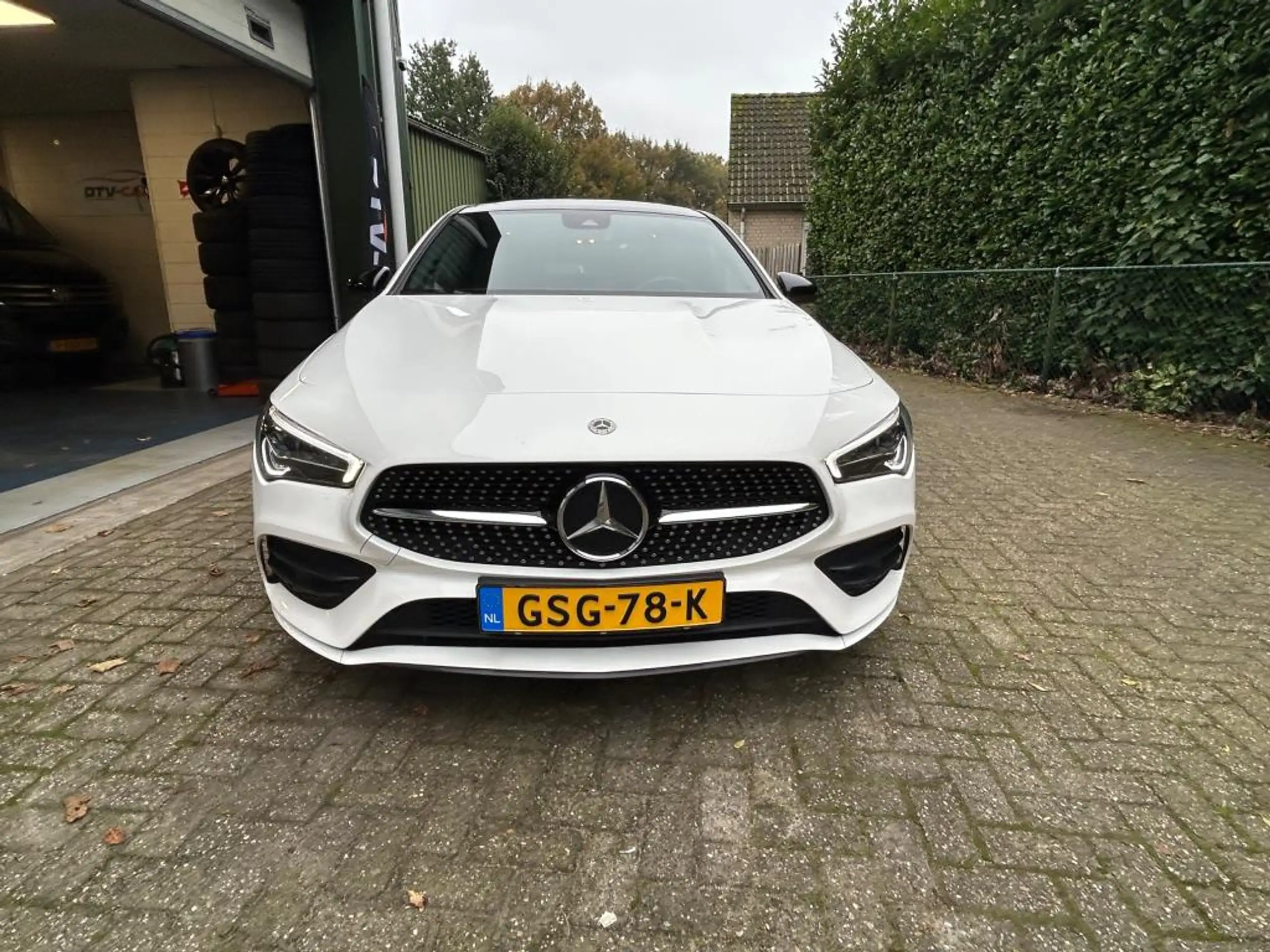 Mercedes-Benz - CLA 250