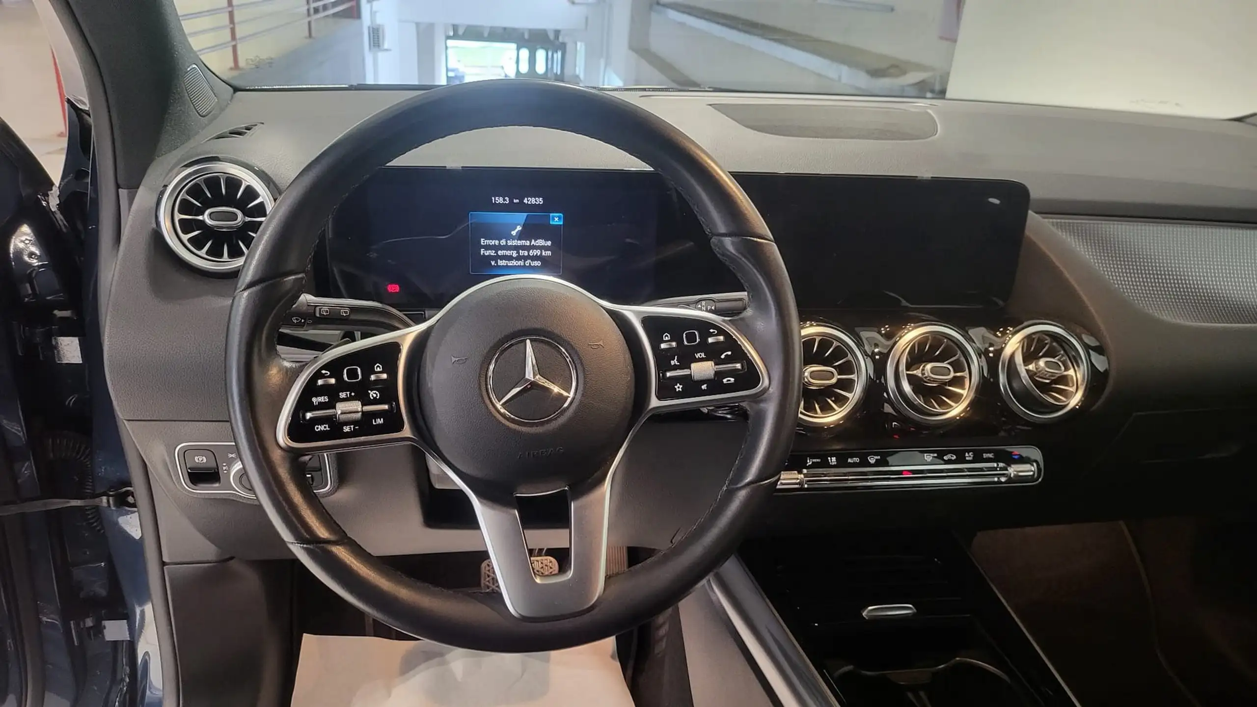 Mercedes-Benz - GLA 200