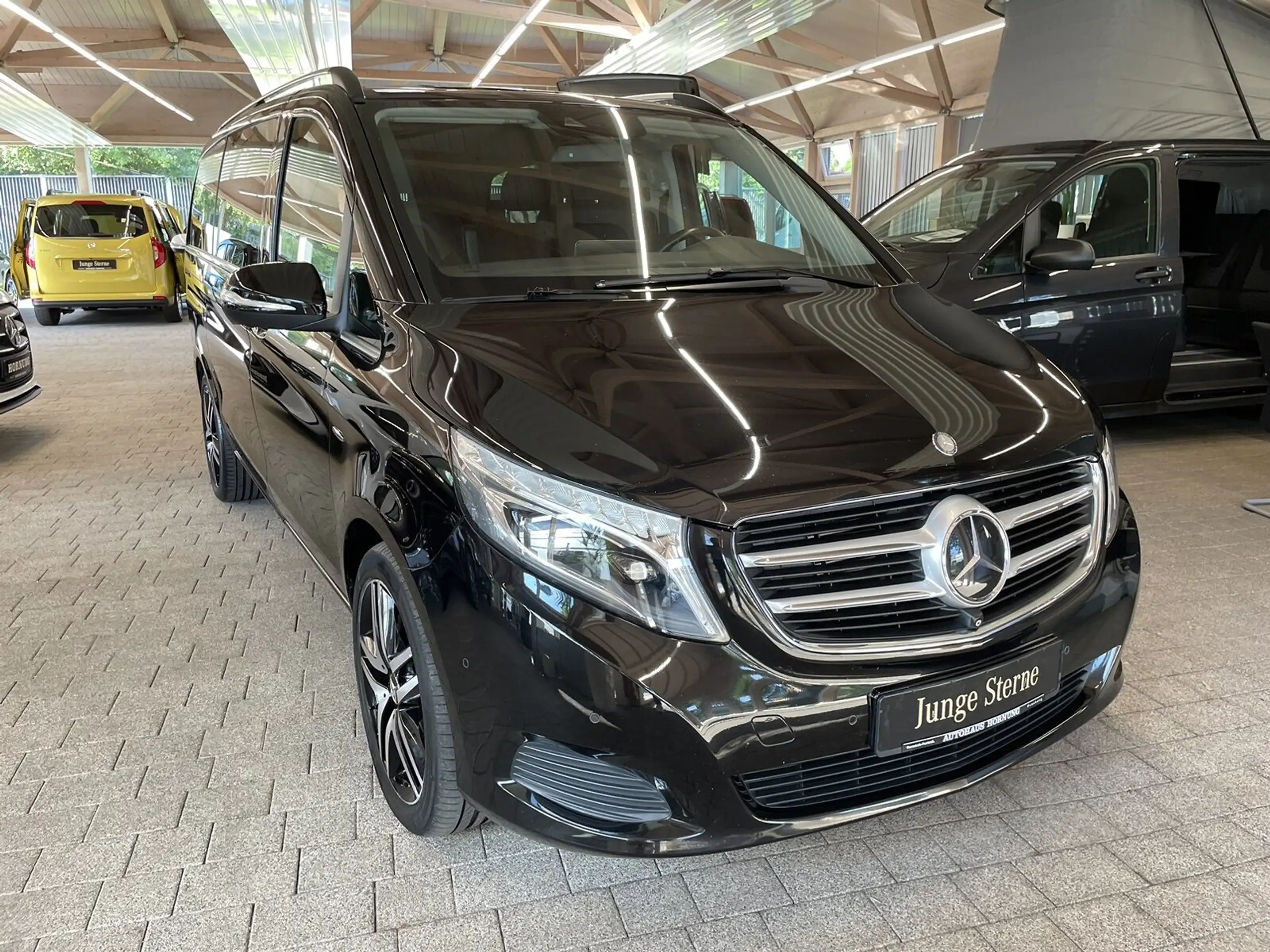 Mercedes-Benz - V 250