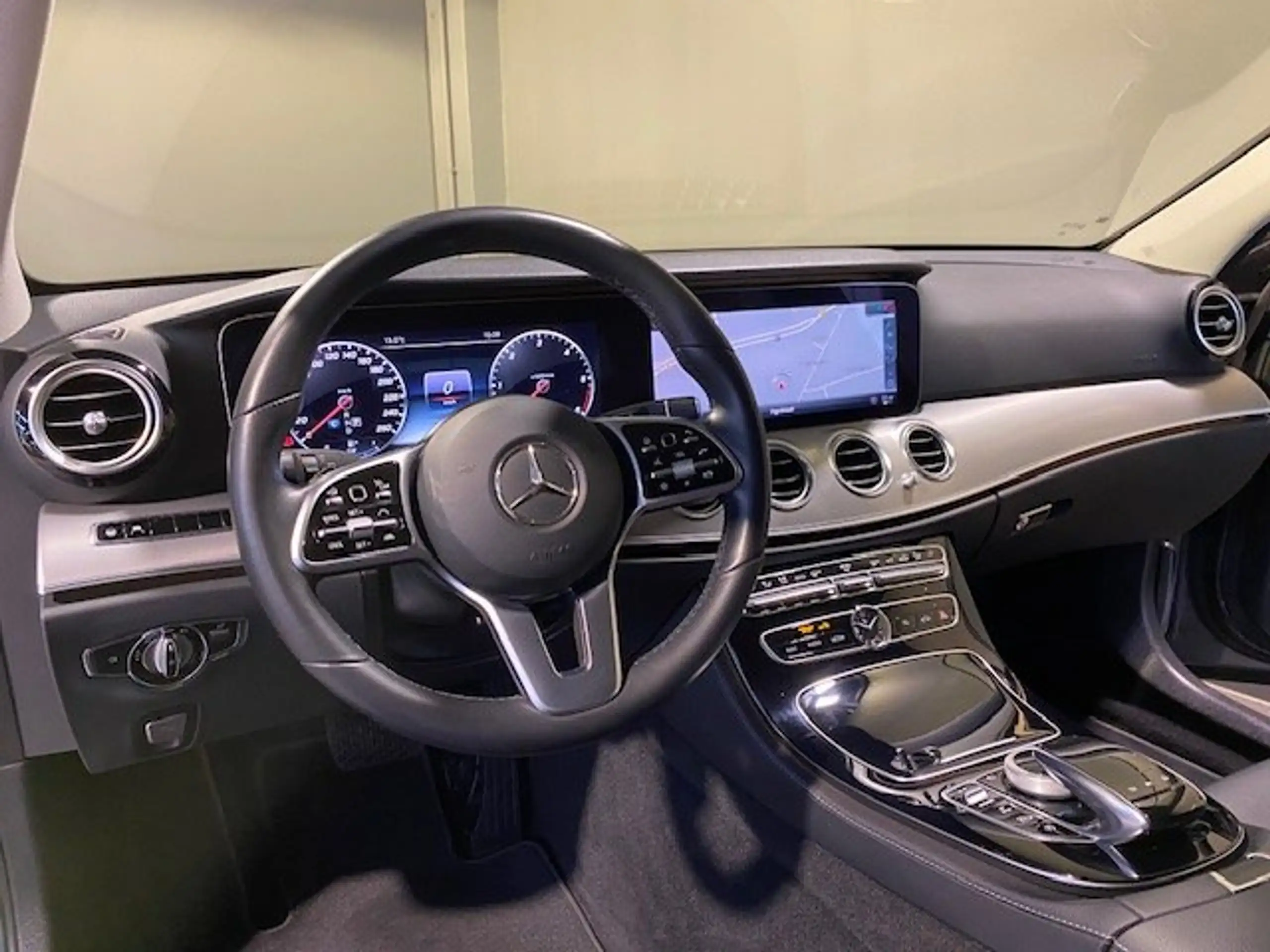 Mercedes-Benz - E 300