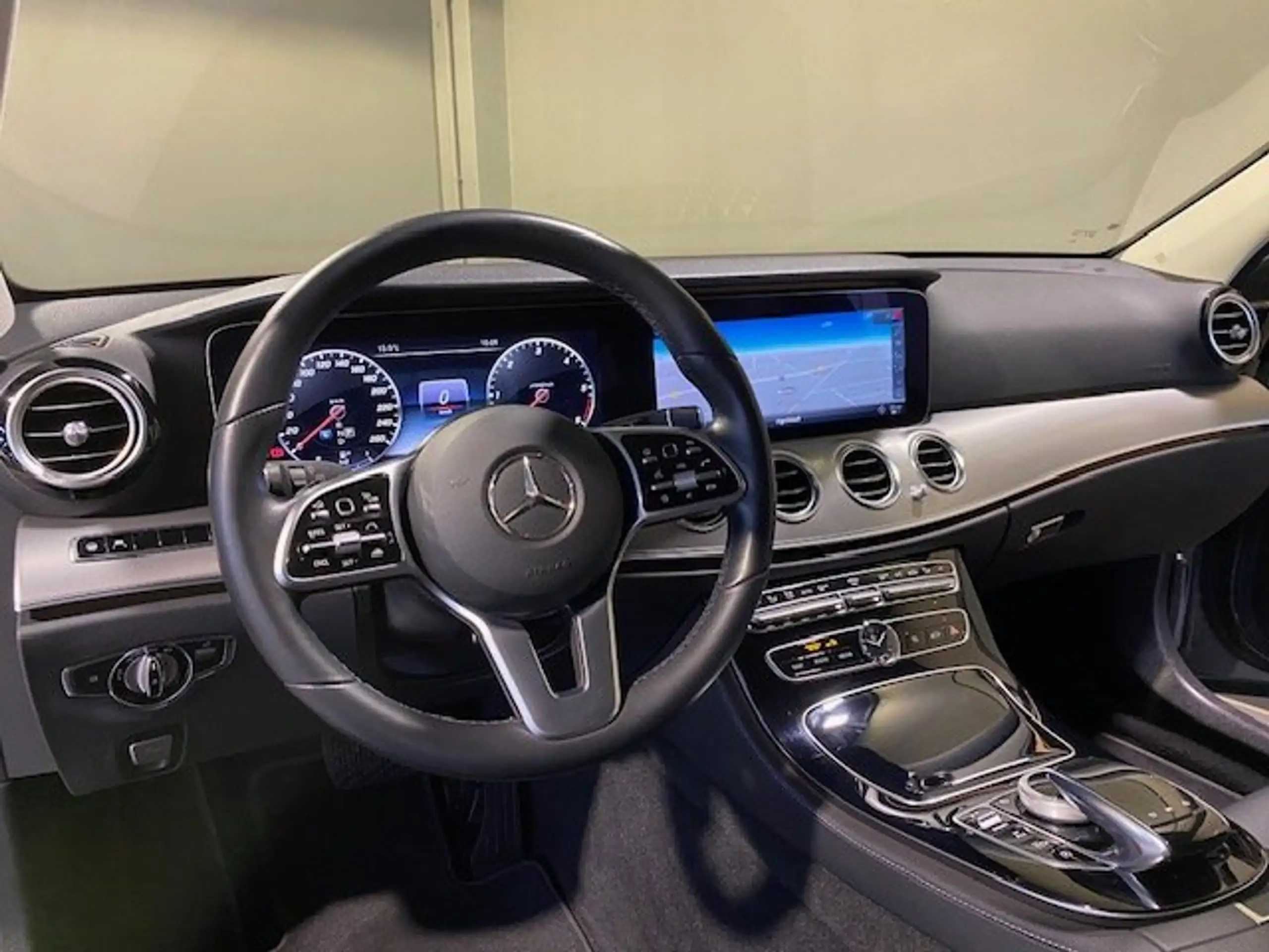 Mercedes-Benz - E 300