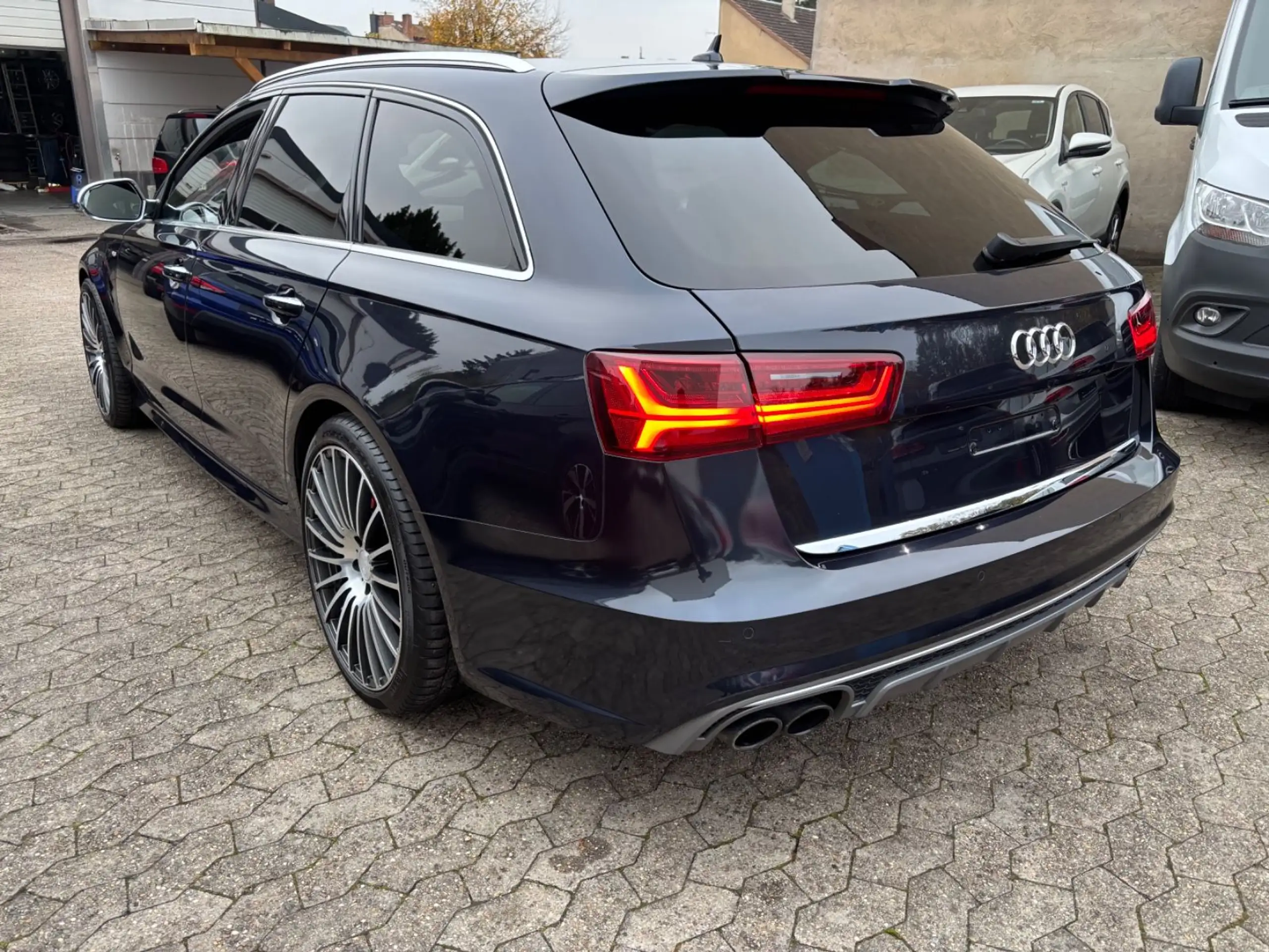 Audi - S6