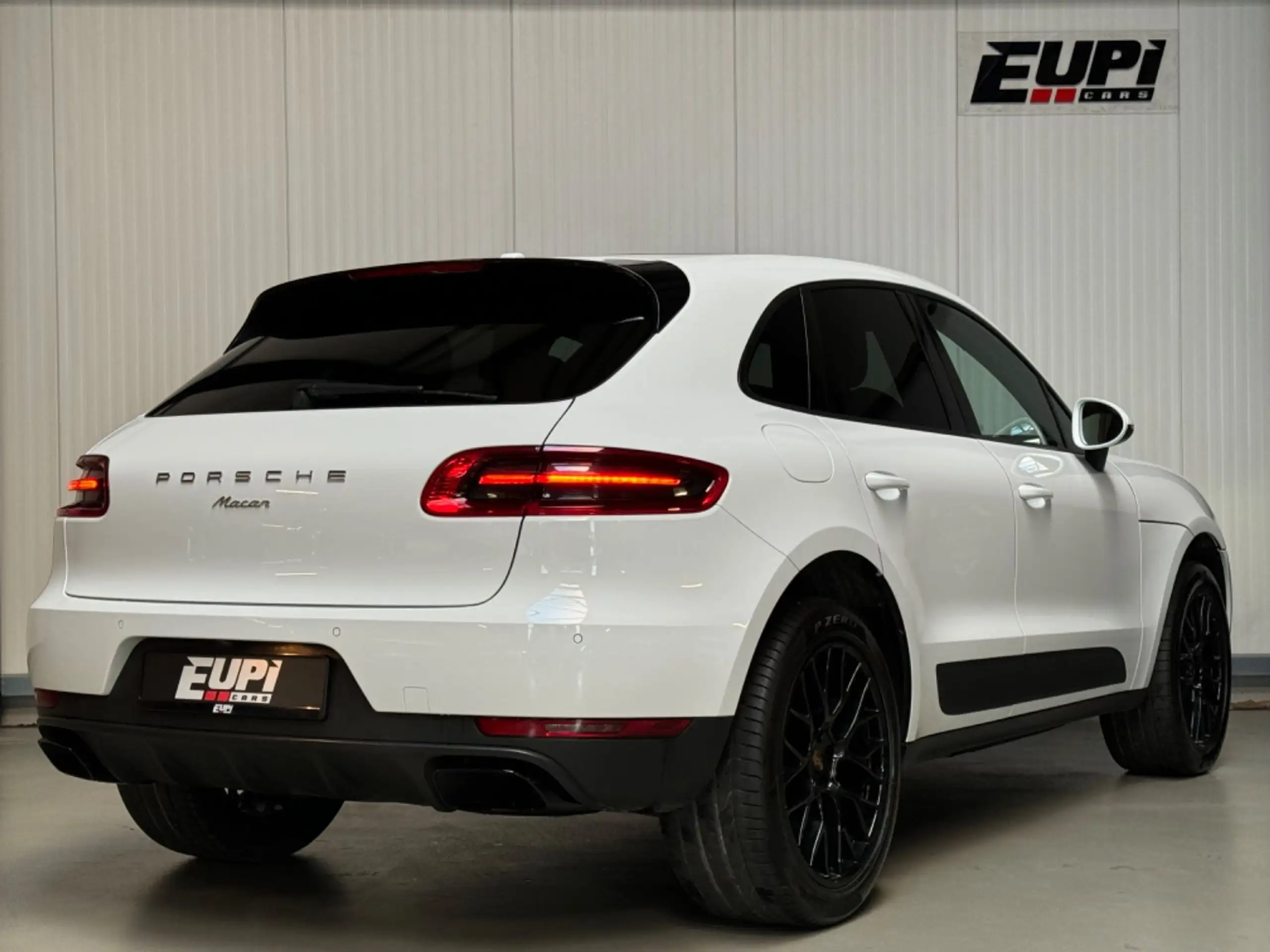 Porsche - Macan