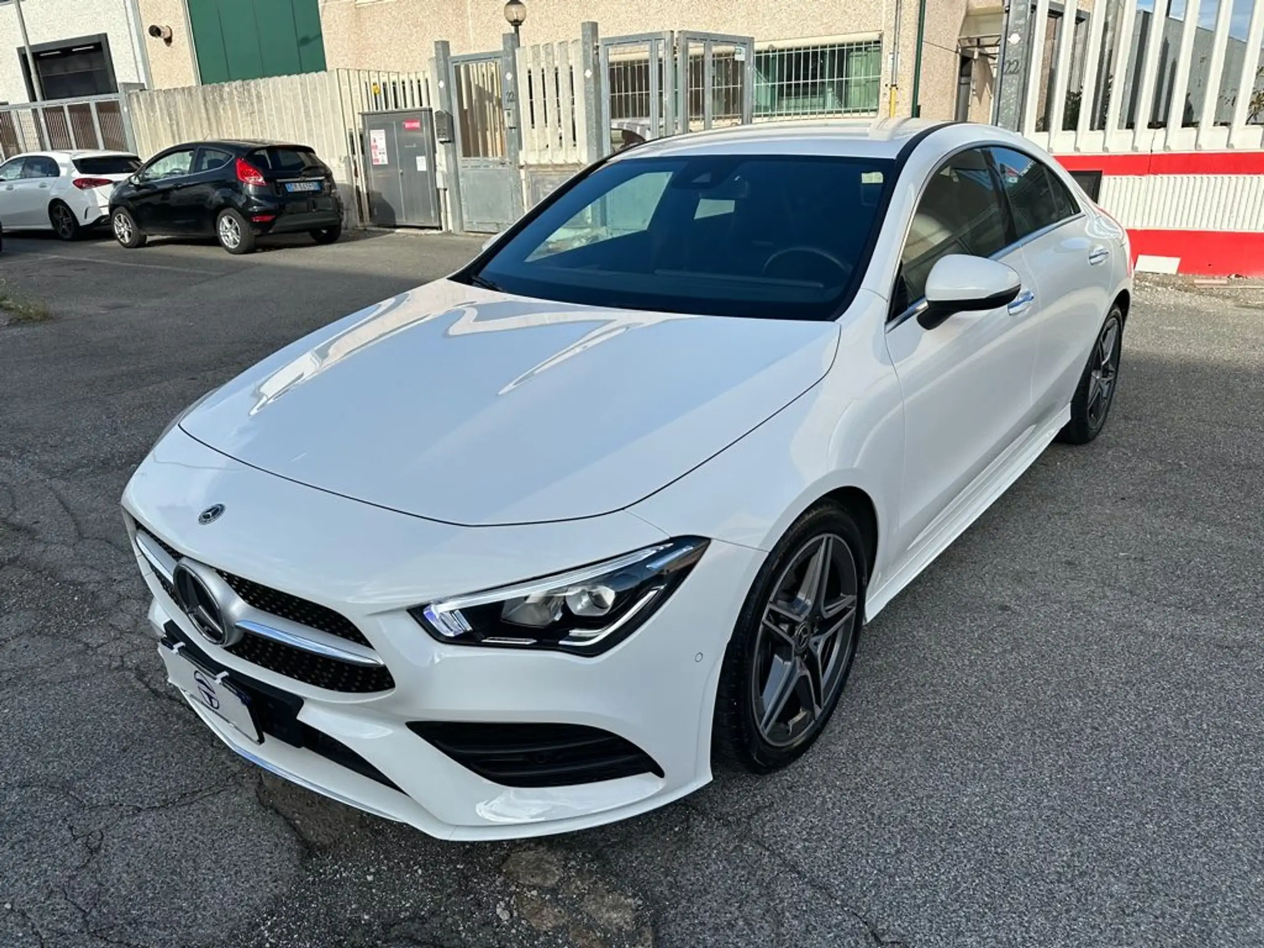 Mercedes-Benz - CLA 200