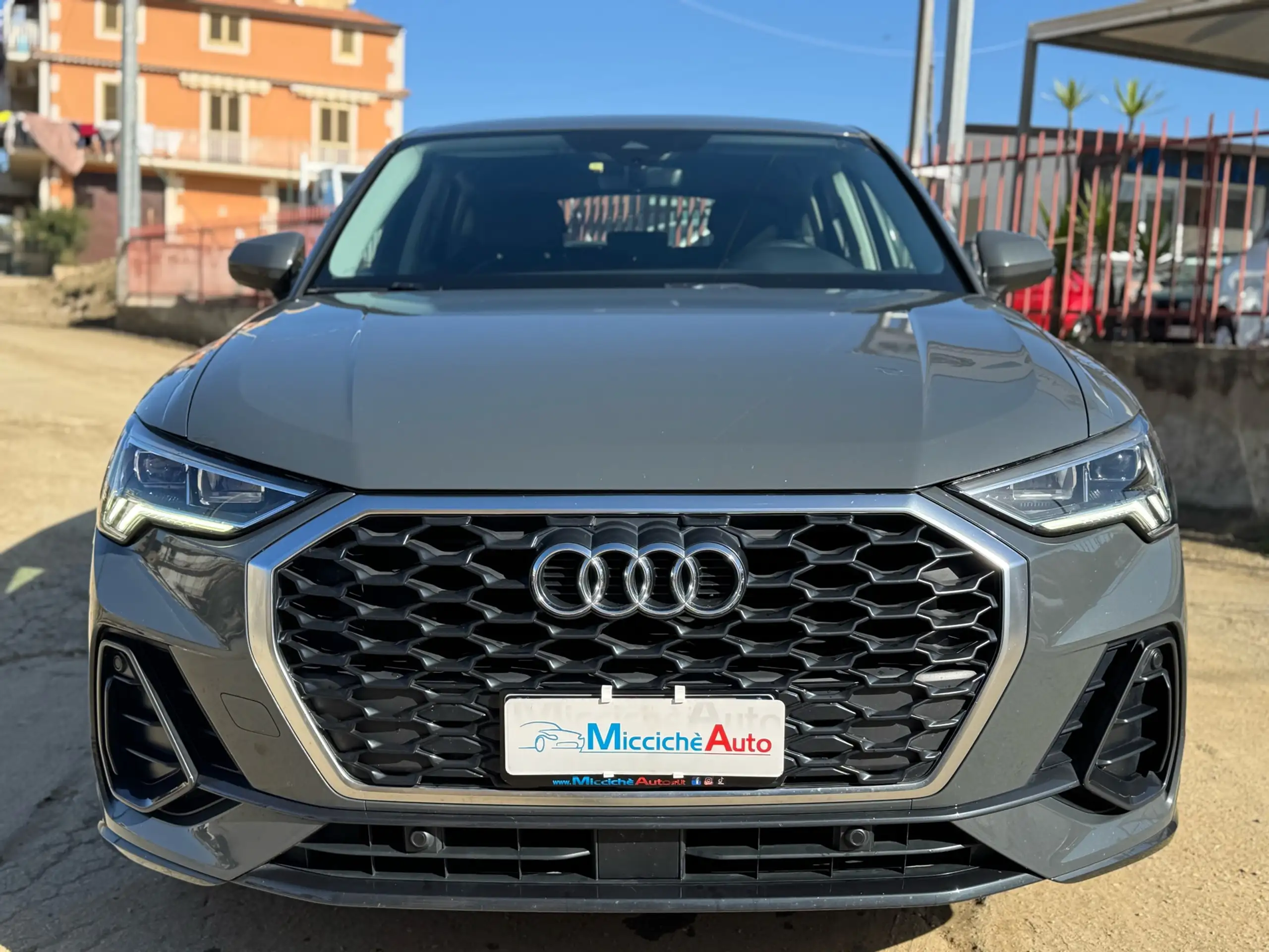 Audi - Q3