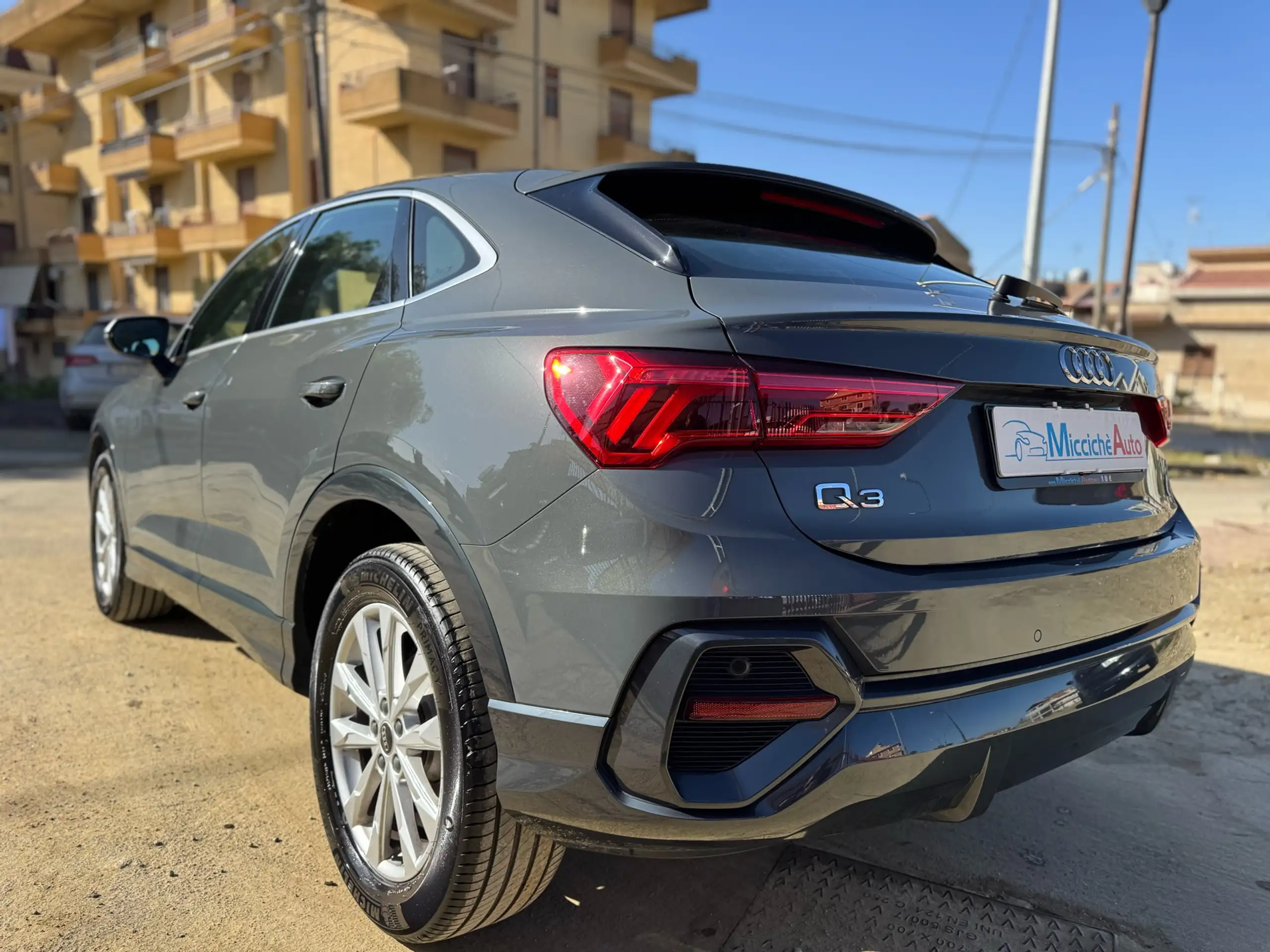 Audi - Q3