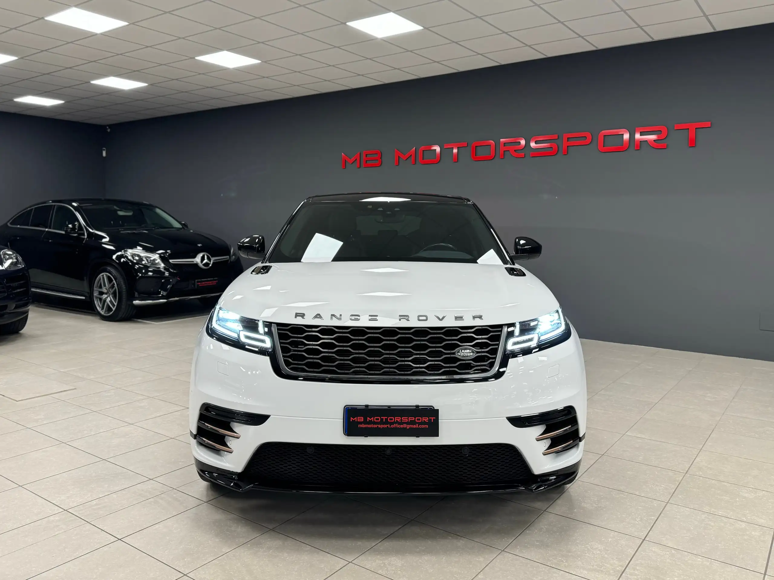 Land Rover - Range Rover Velar