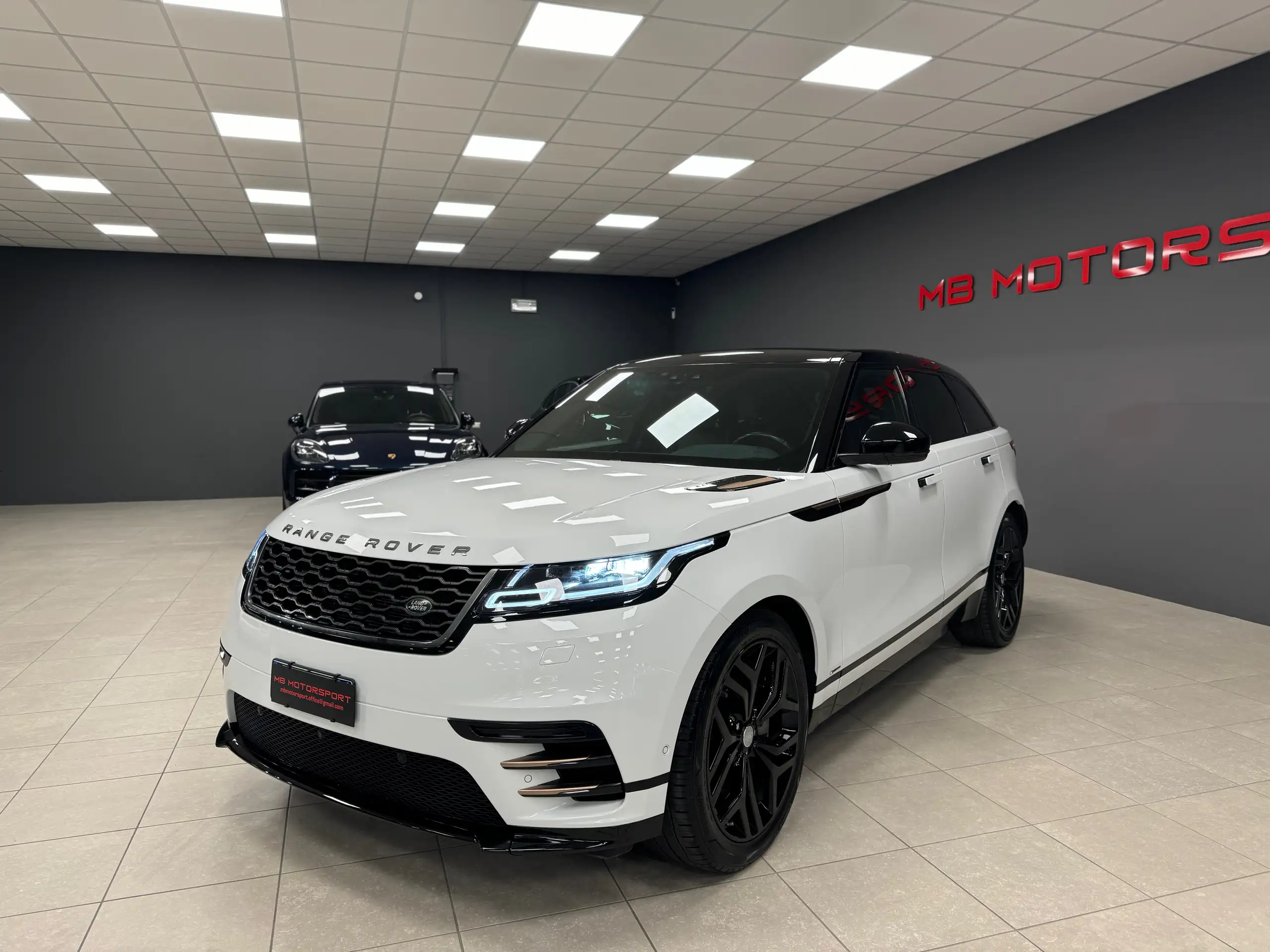 Land Rover - Range Rover Velar