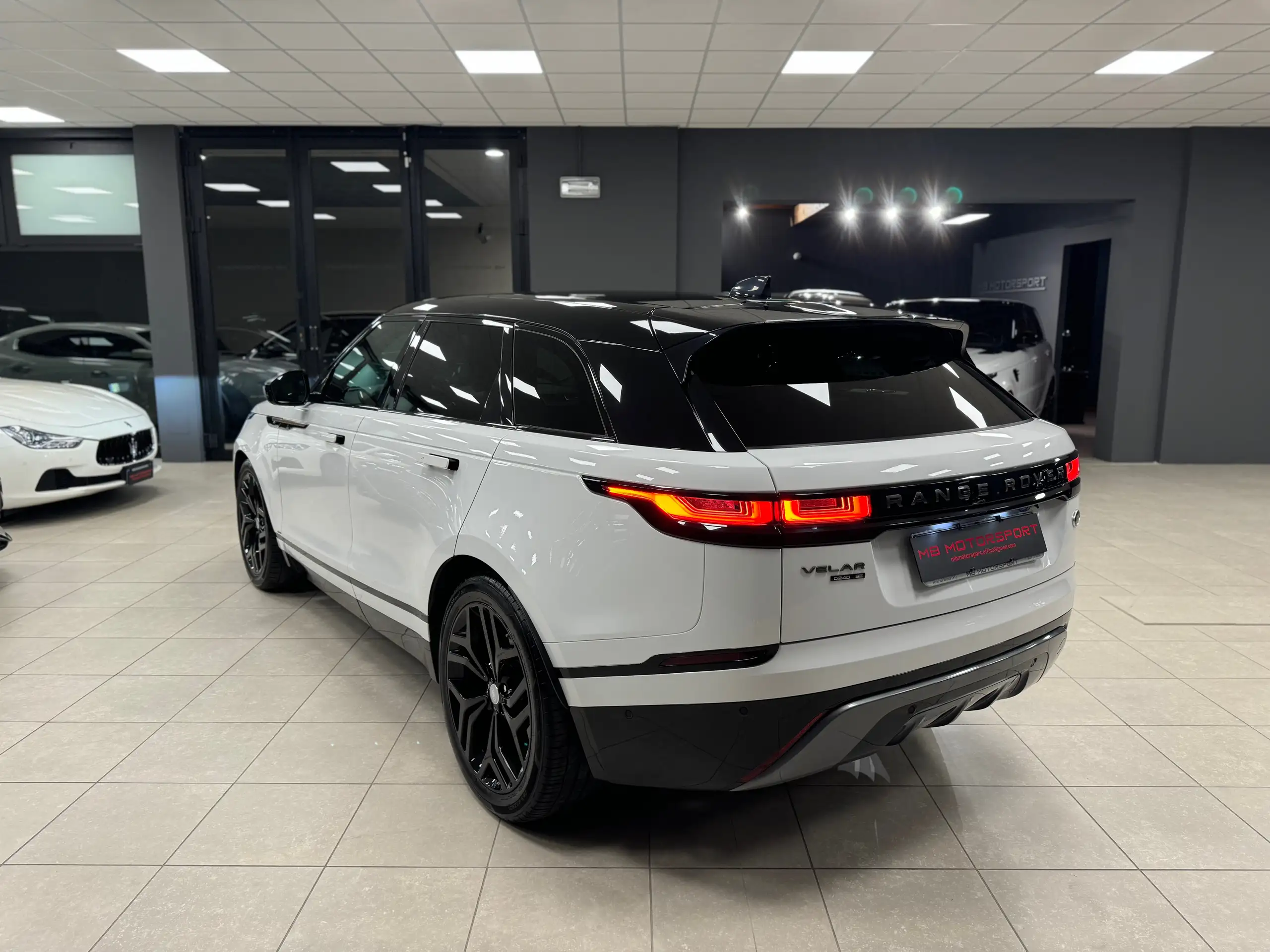 Land Rover - Range Rover Velar