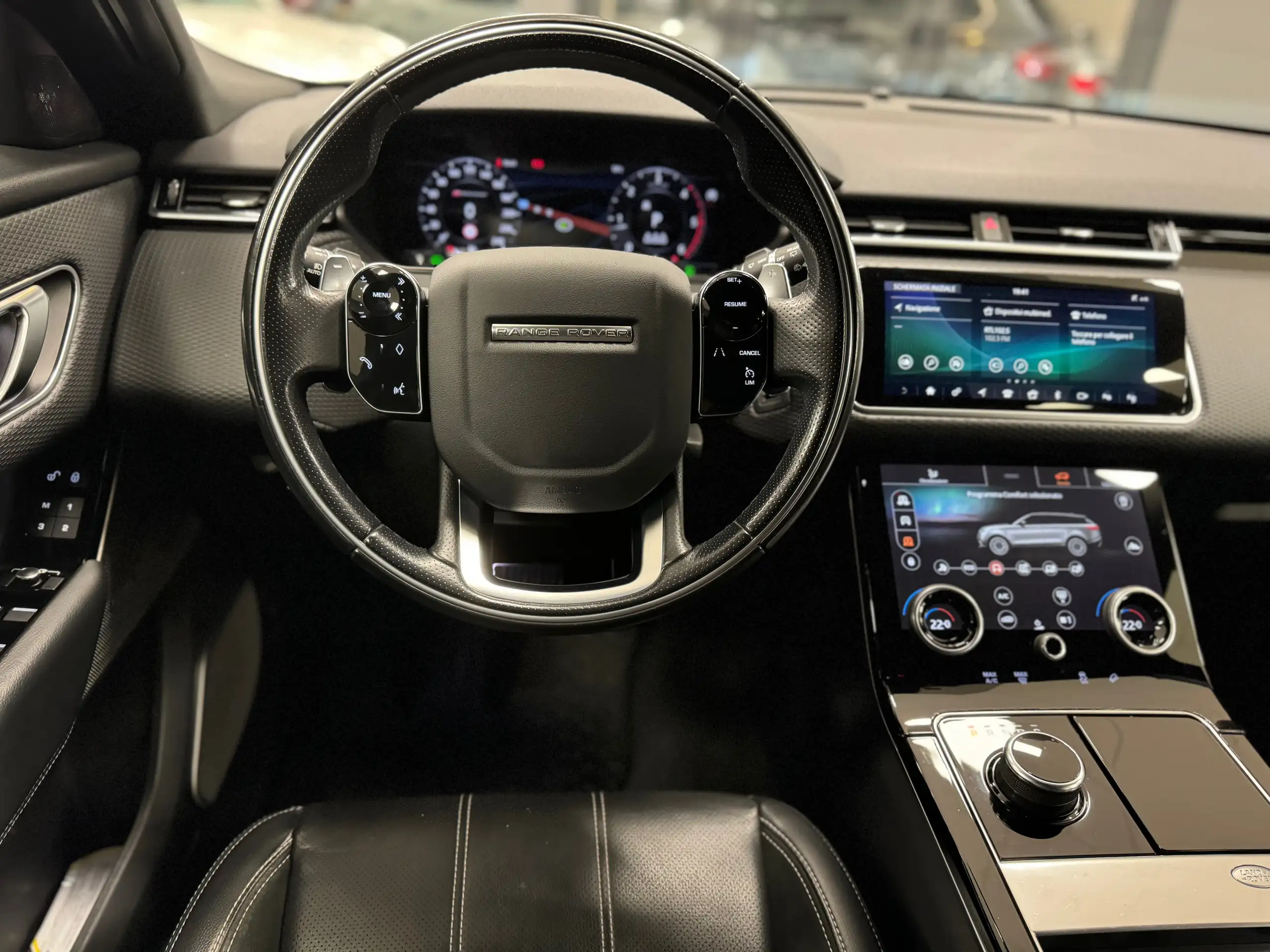 Land Rover - Range Rover Velar