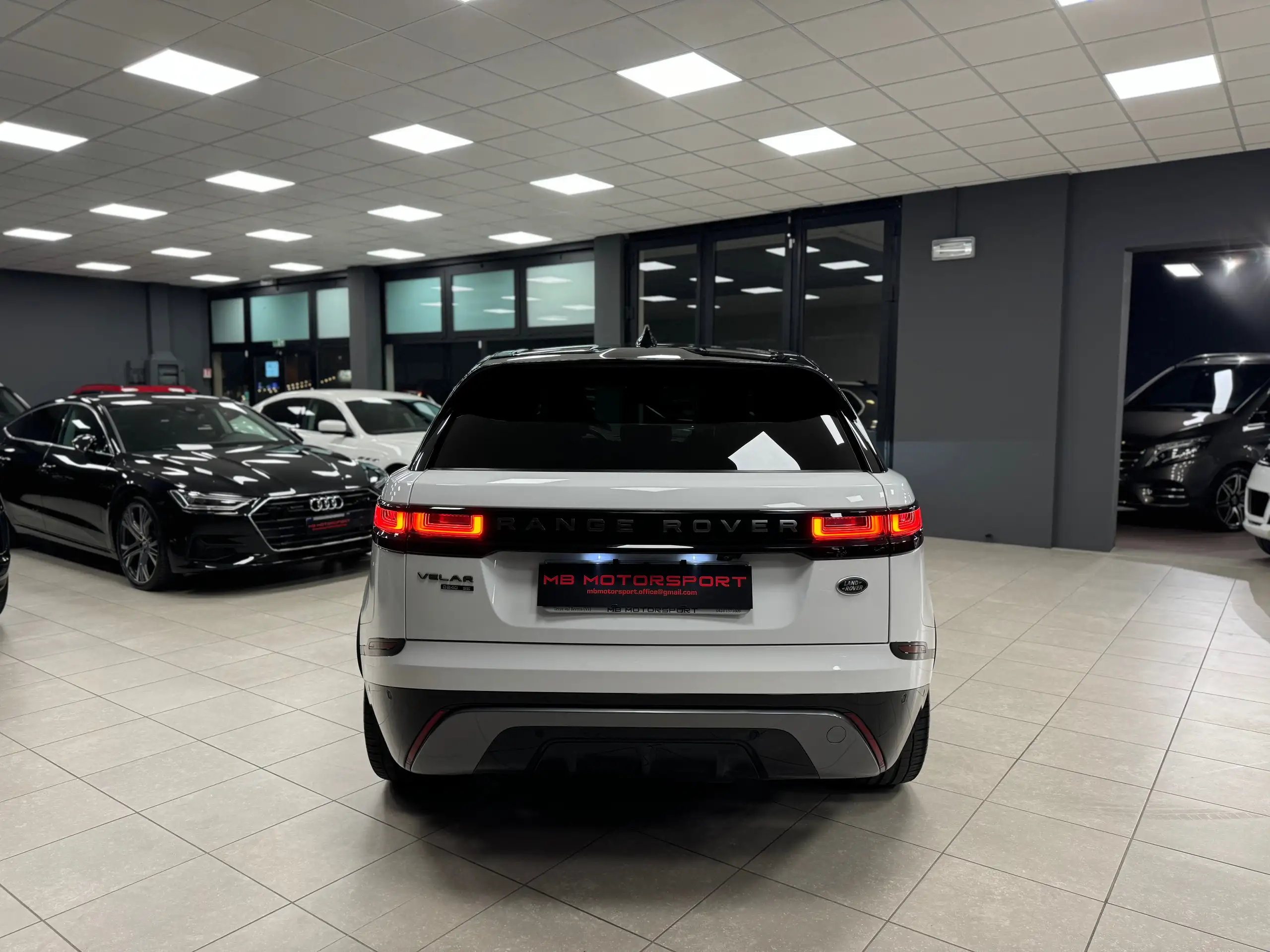 Land Rover - Range Rover Velar