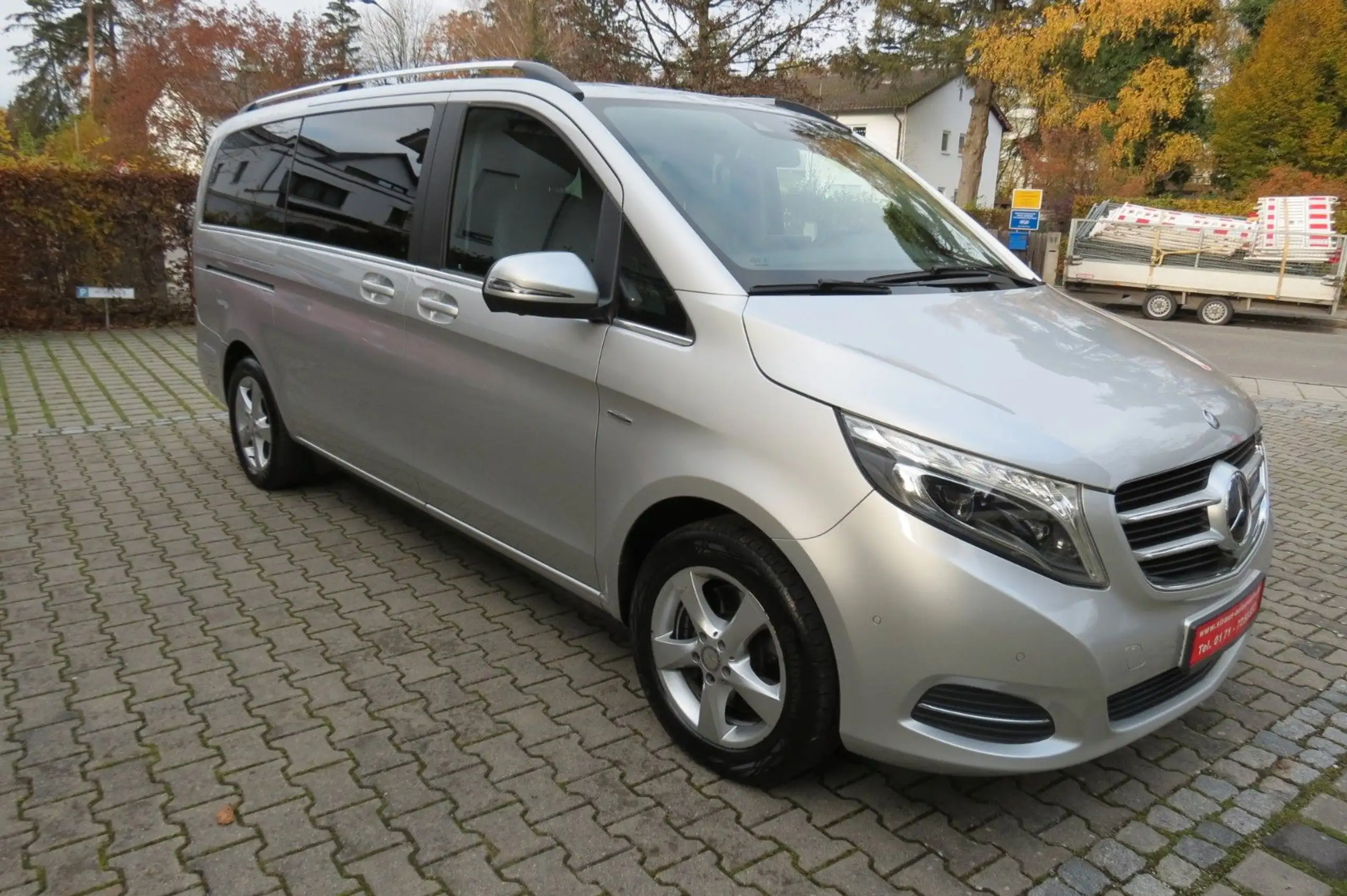 Mercedes-Benz - V 250