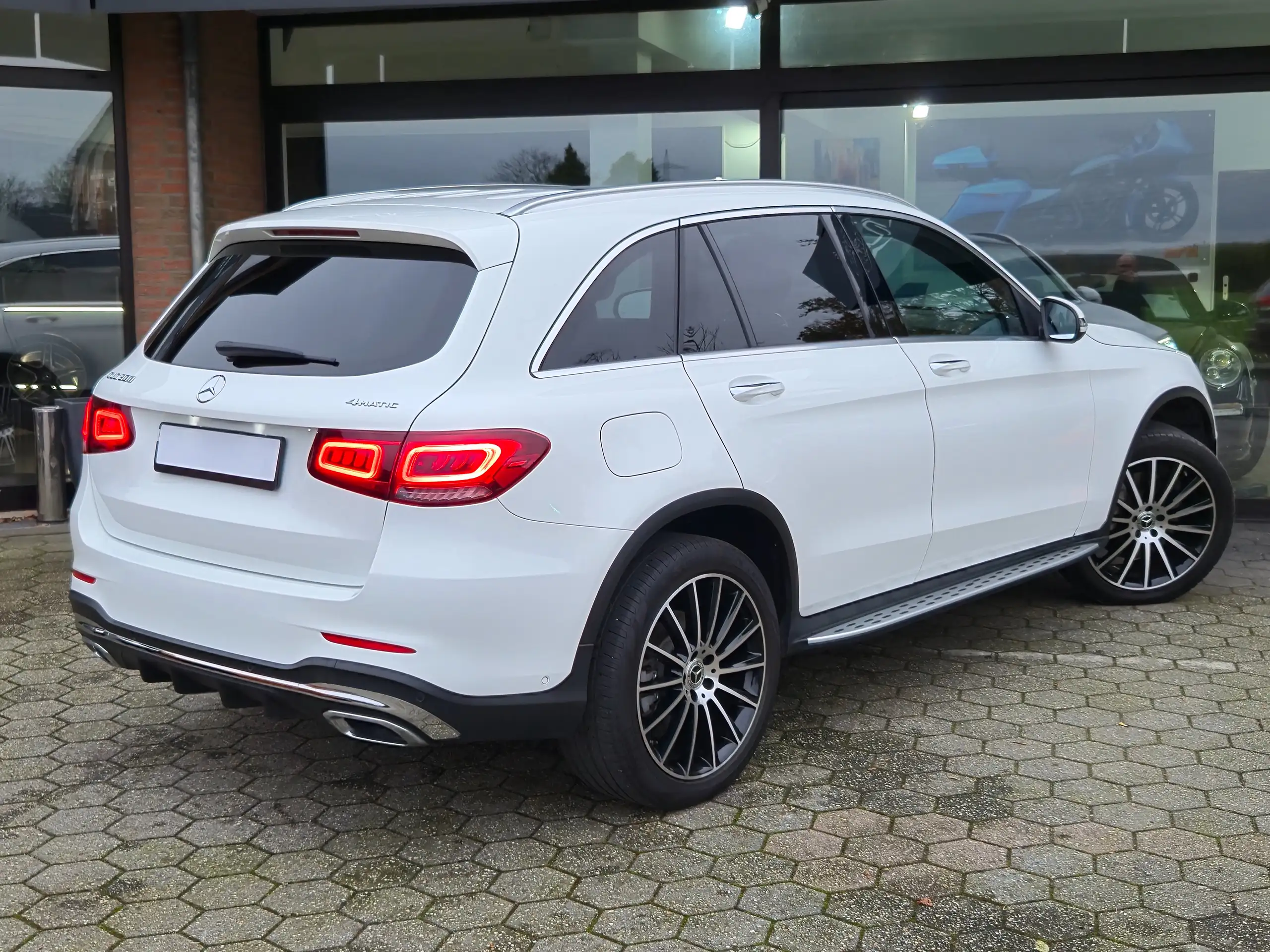 Mercedes-Benz - GLC 300