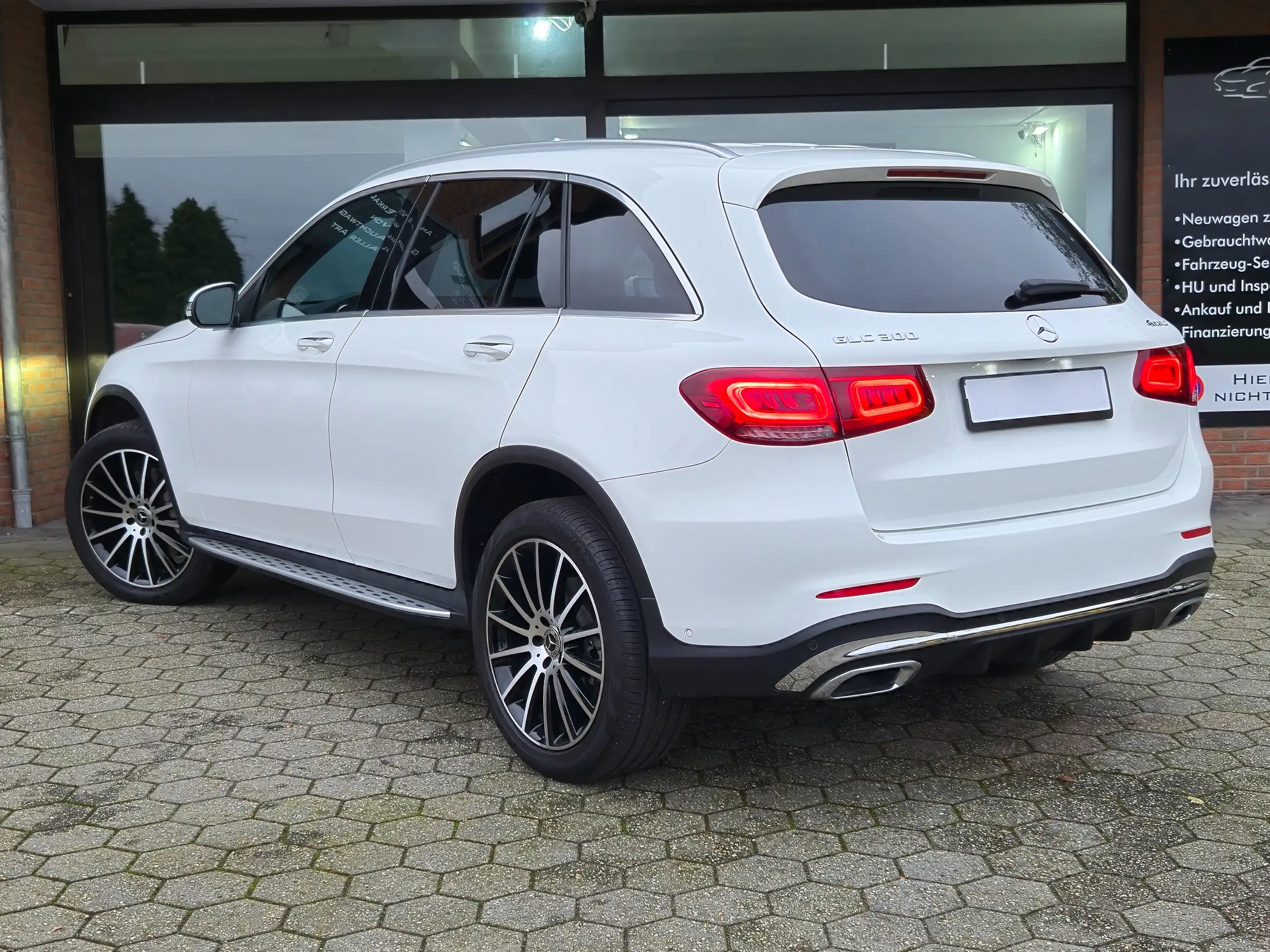 Mercedes-Benz - GLC 300