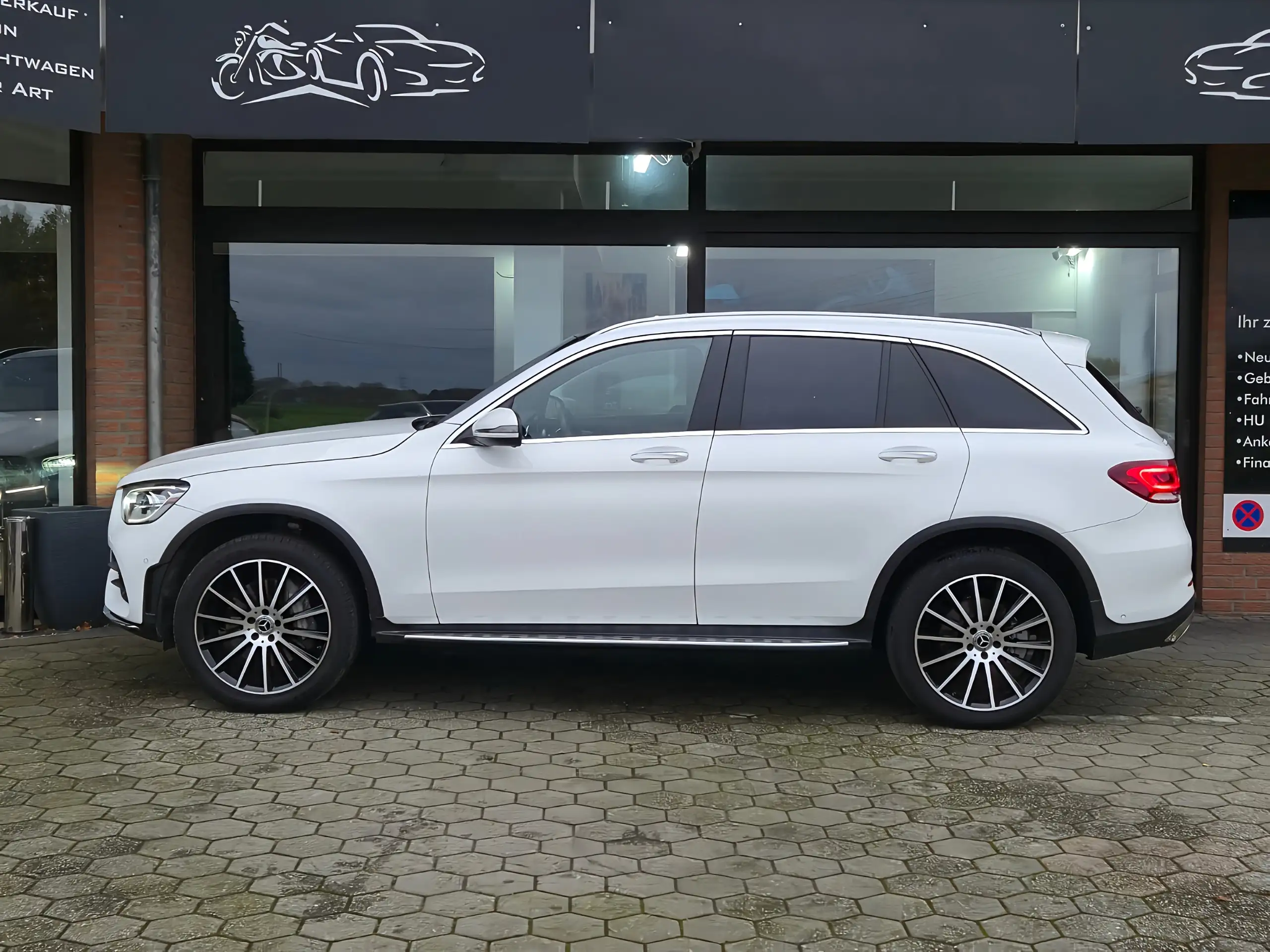 Mercedes-Benz - GLC 300