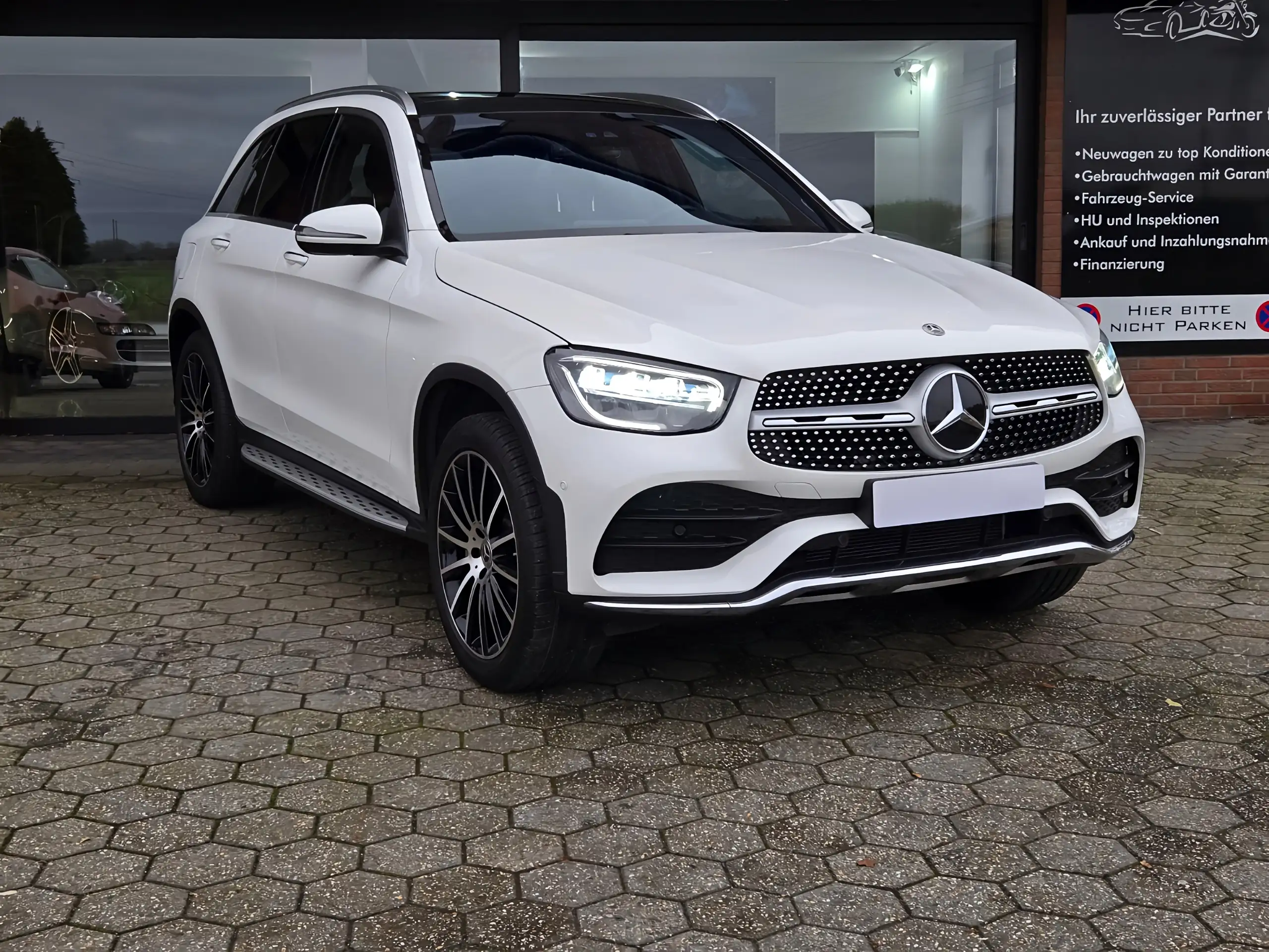 Mercedes-Benz - GLC 300