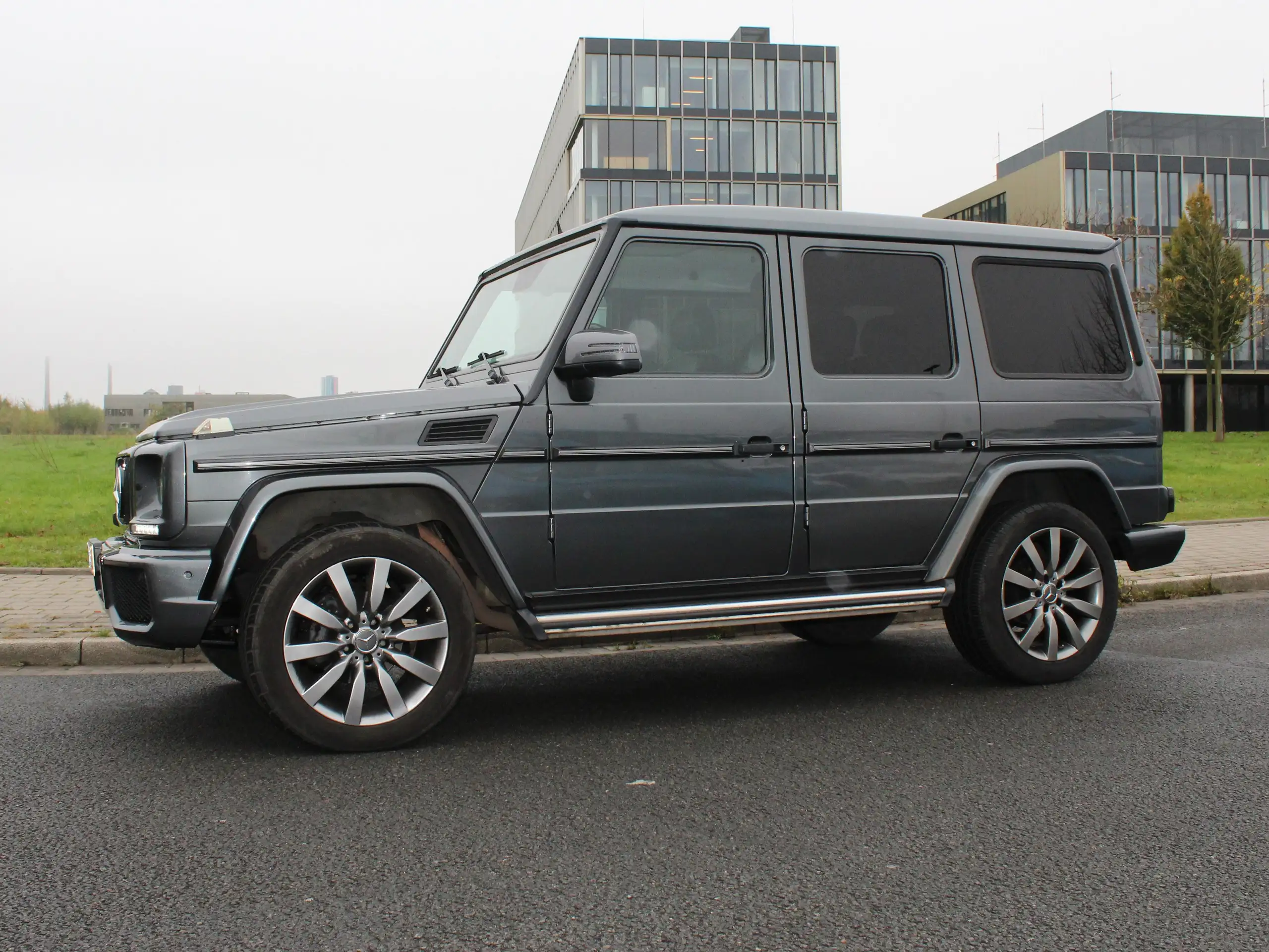 Mercedes-Benz - G 400