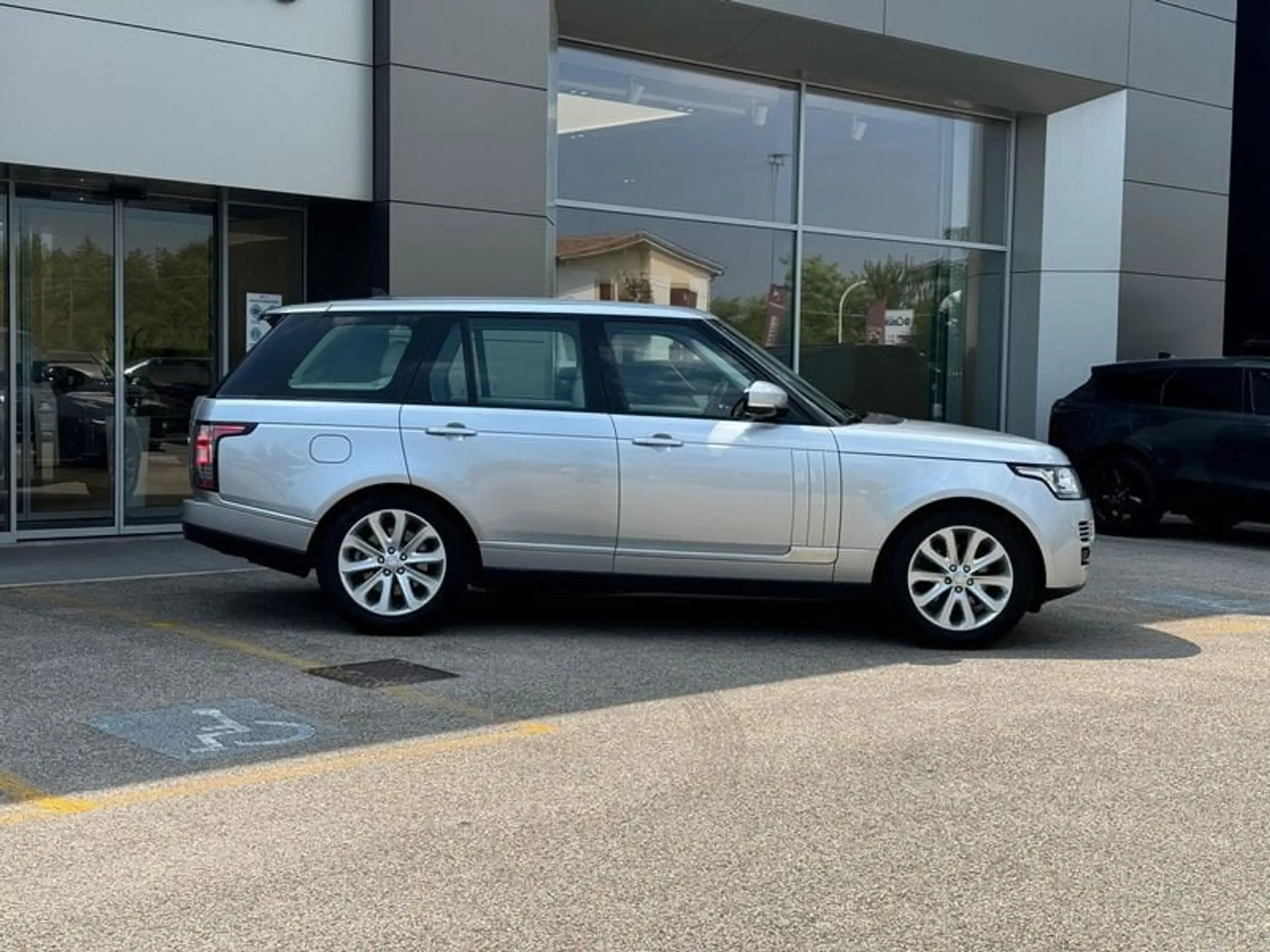 Land Rover - Range Rover