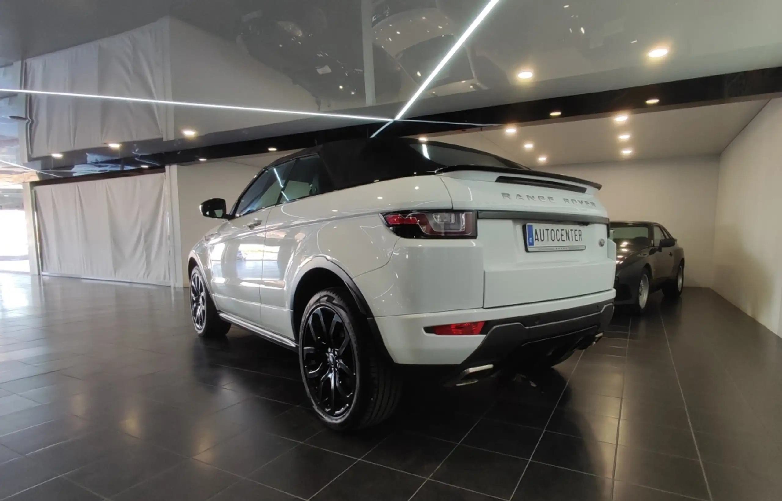 Land Rover - Range Rover Evoque