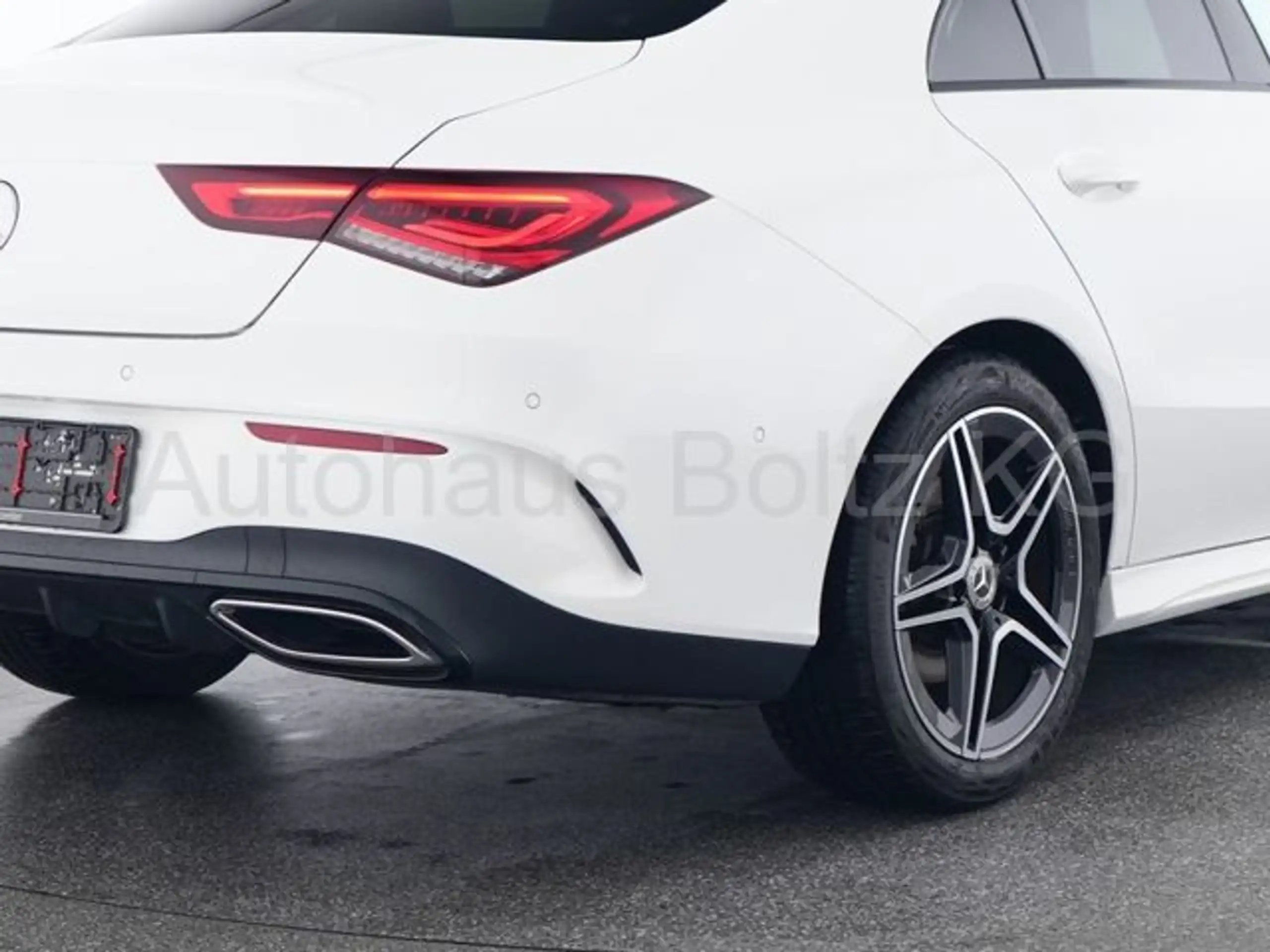 Mercedes-Benz - CLA 200