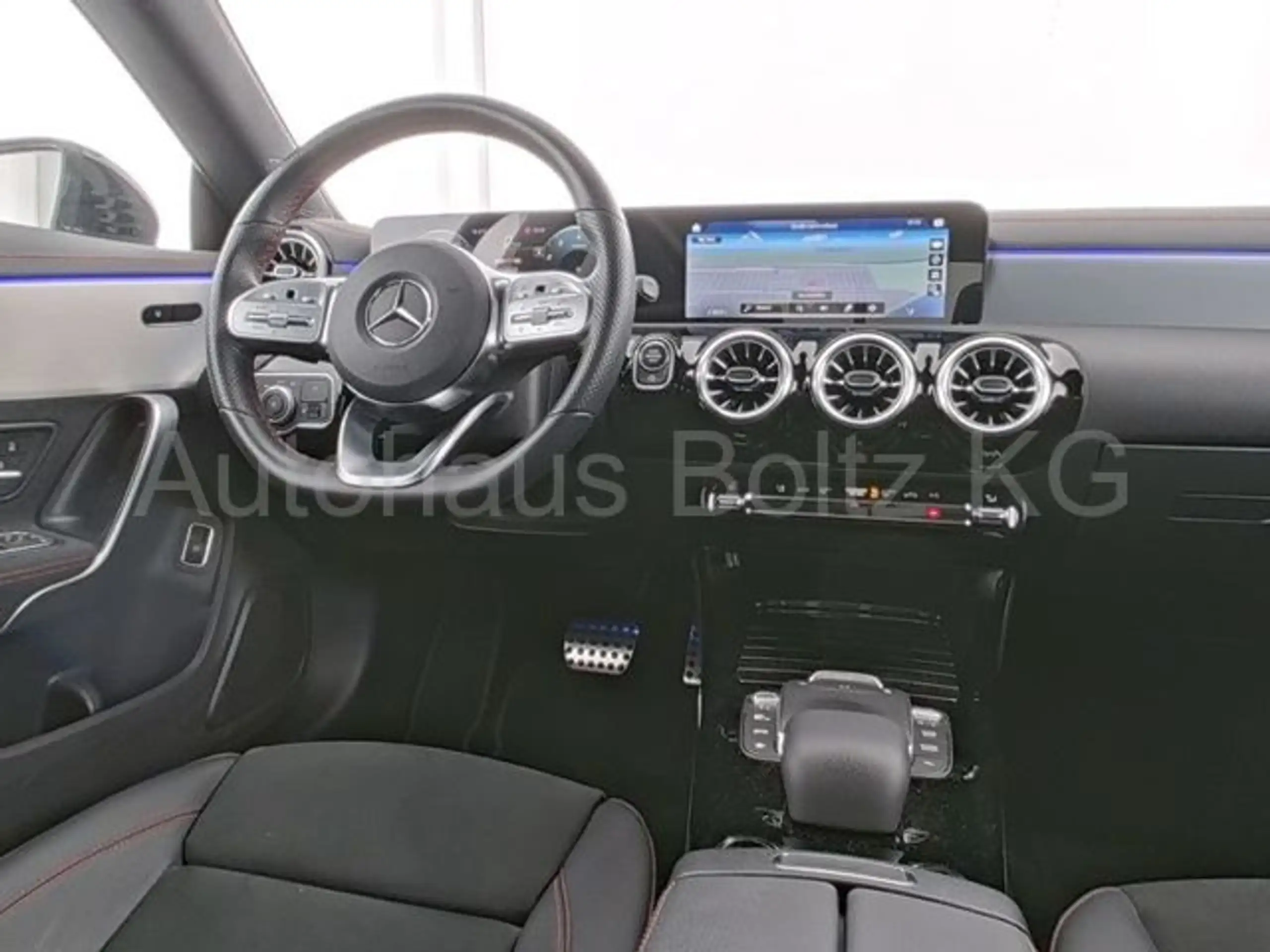 Mercedes-Benz - CLA 200