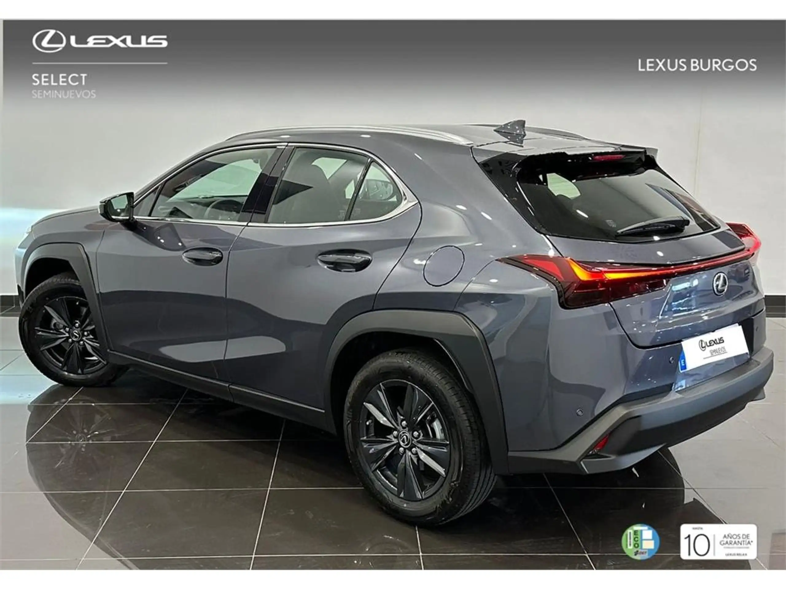 Lexus - UX 200