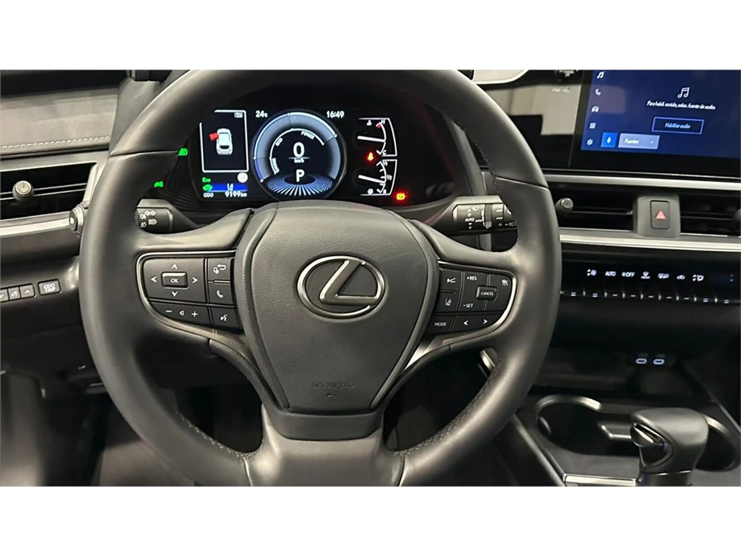 Lexus - UX 200