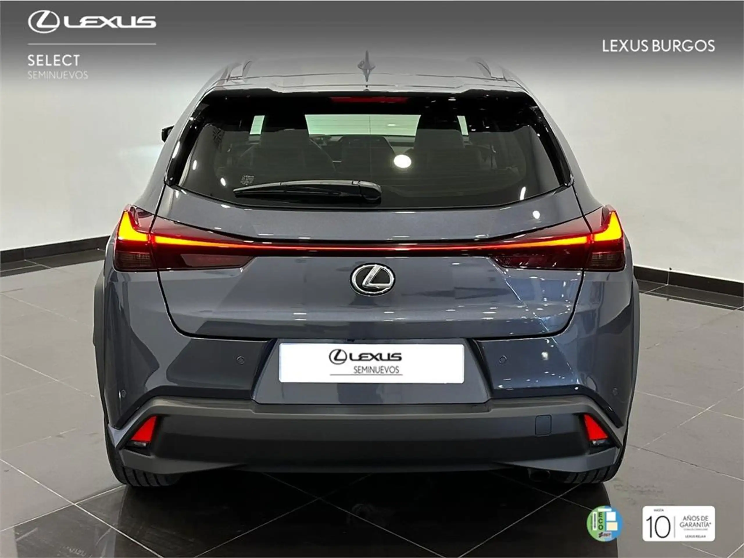 Lexus - UX 200