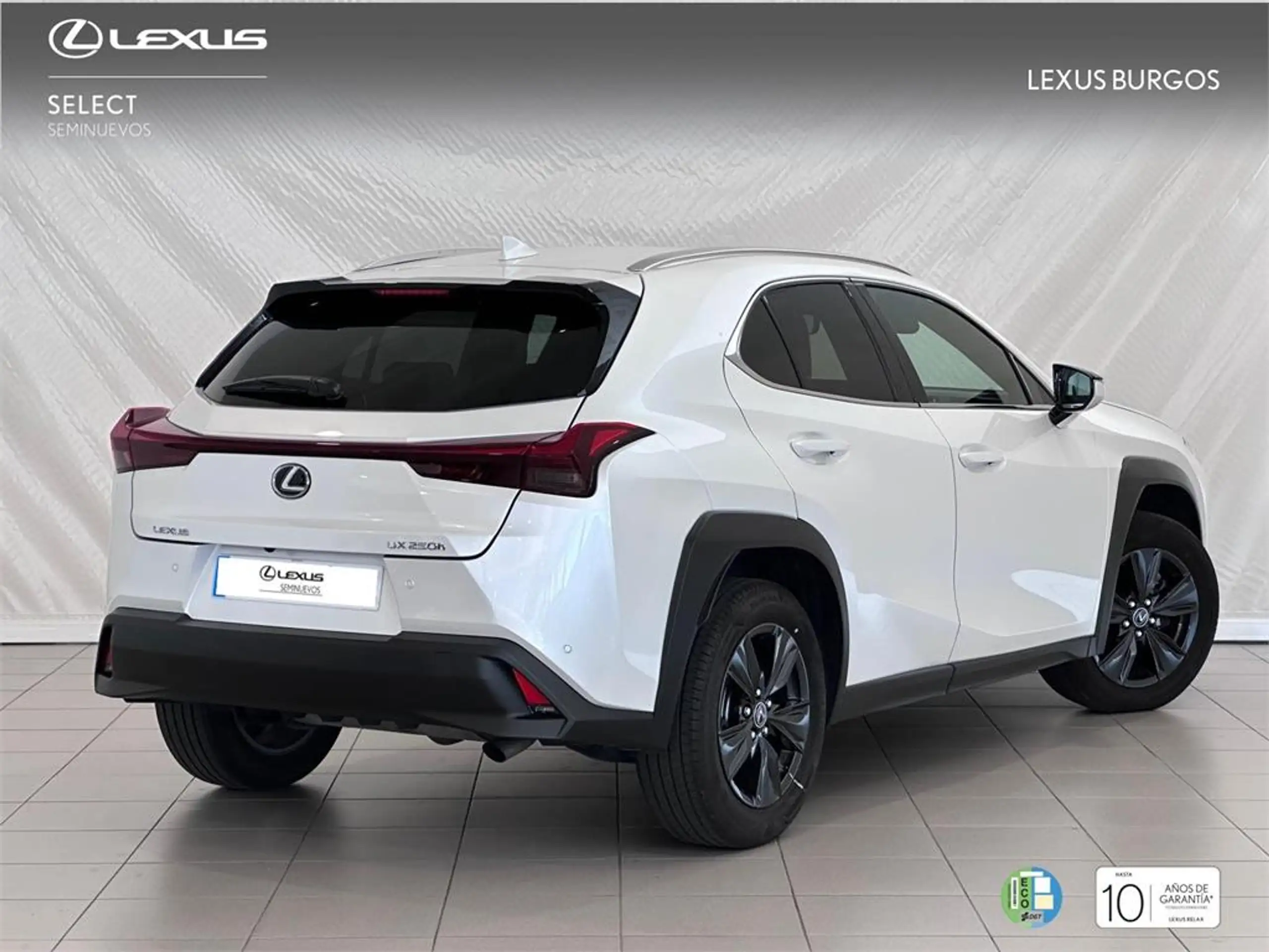 Lexus - UX 200