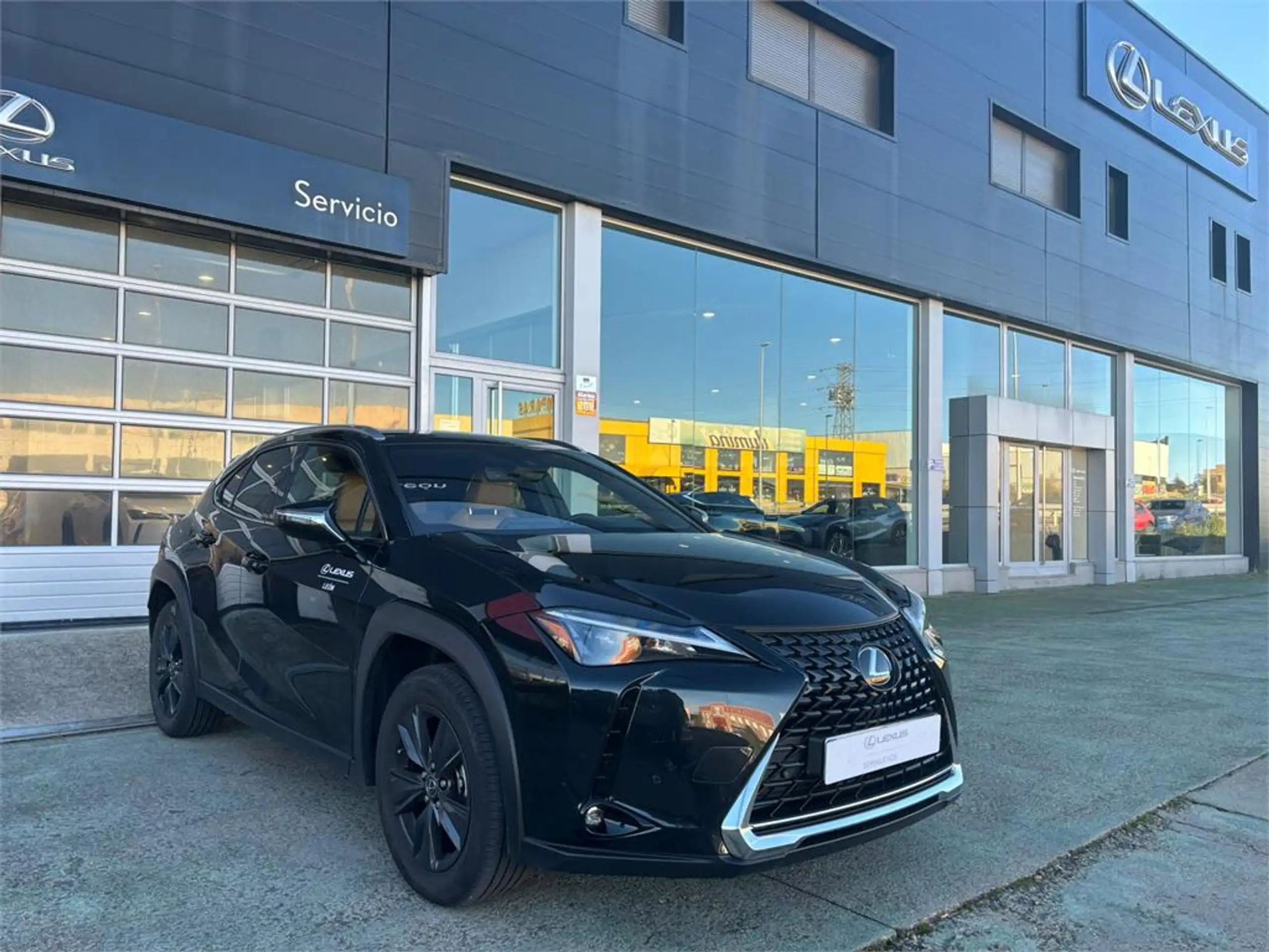 Lexus - UX 200